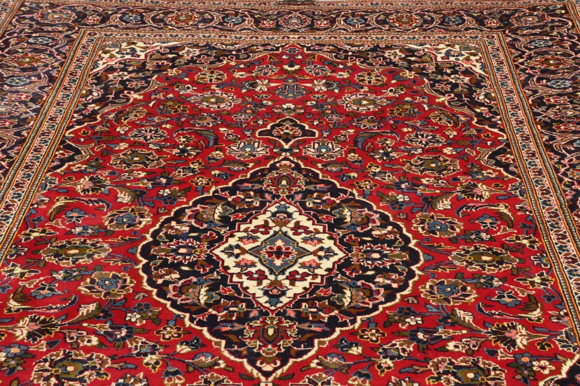 Hand-Knotted Wool Kashan Persian Rug, 208 × 304 cm