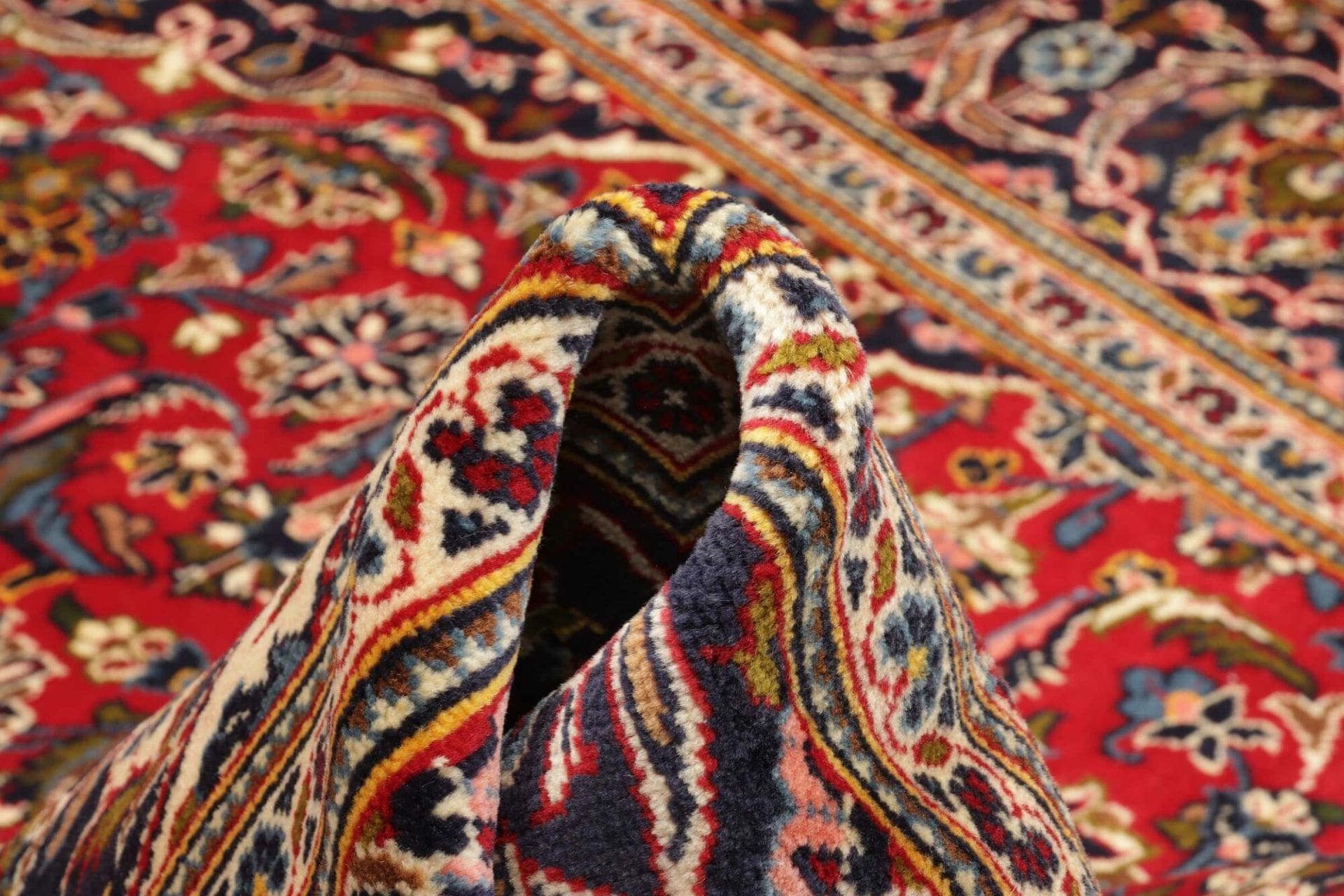 Hand-Knotted Wool Kashan Persian Rug, 208 × 304 cm