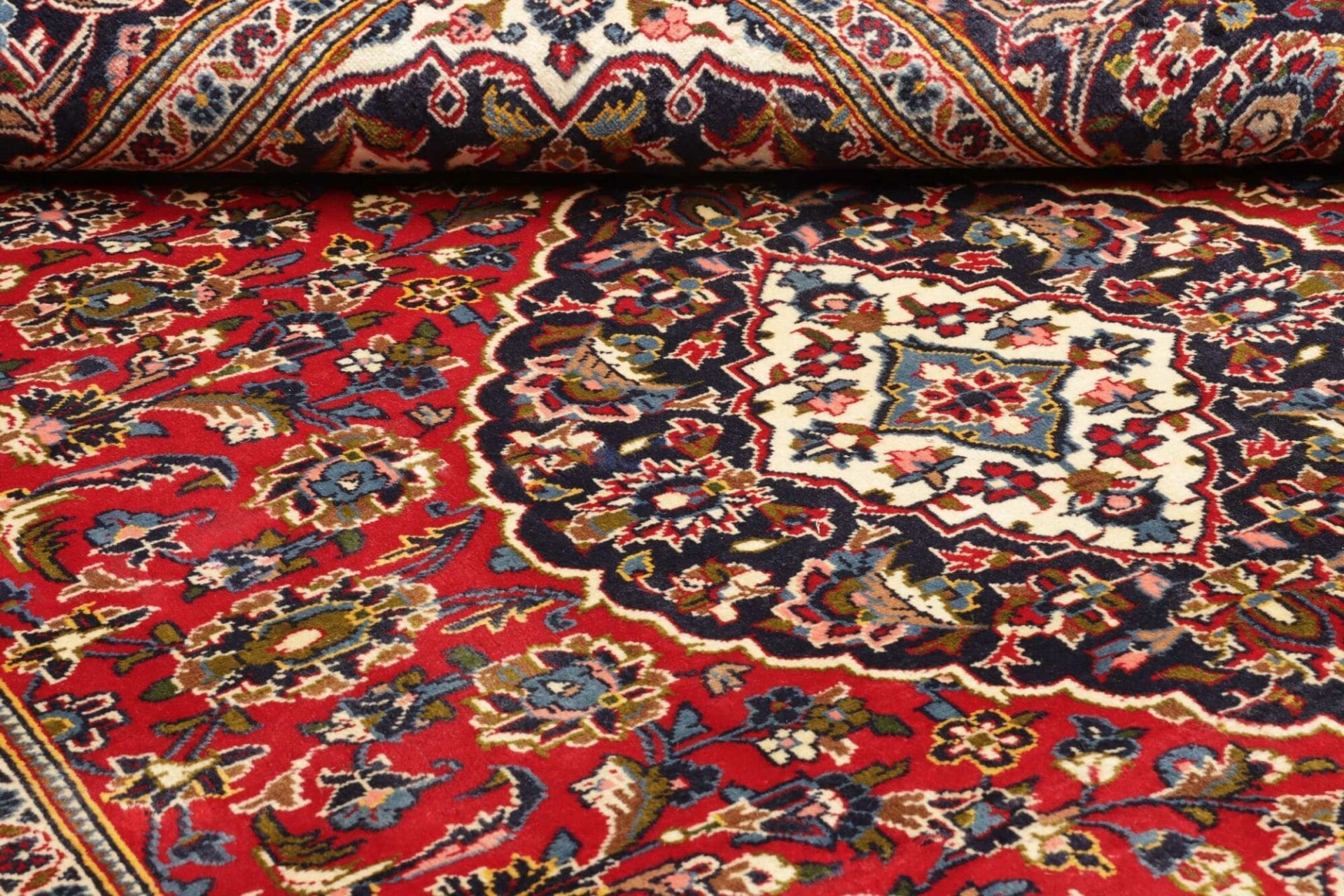 Hand-Knotted Wool Kashan Persian Rug, 208 × 304 cm