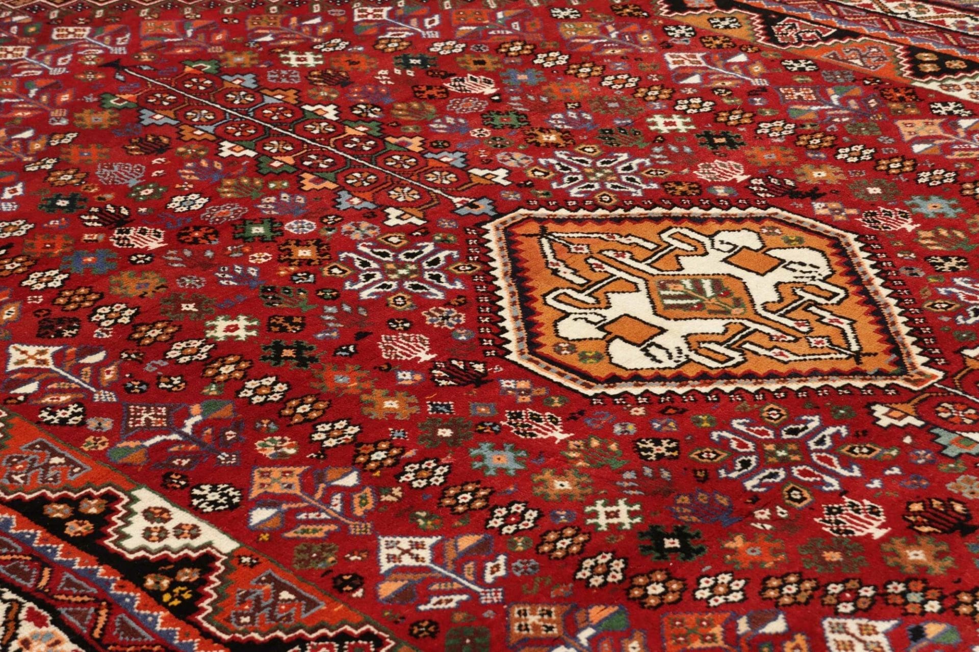 Hand-Knotted Wool Shiraz Persian Rug, 188 × 280 cm