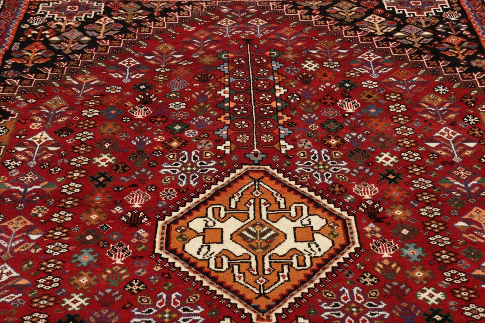 Hand-Knotted Wool Shiraz Persian Rug, 188 × 280 cm