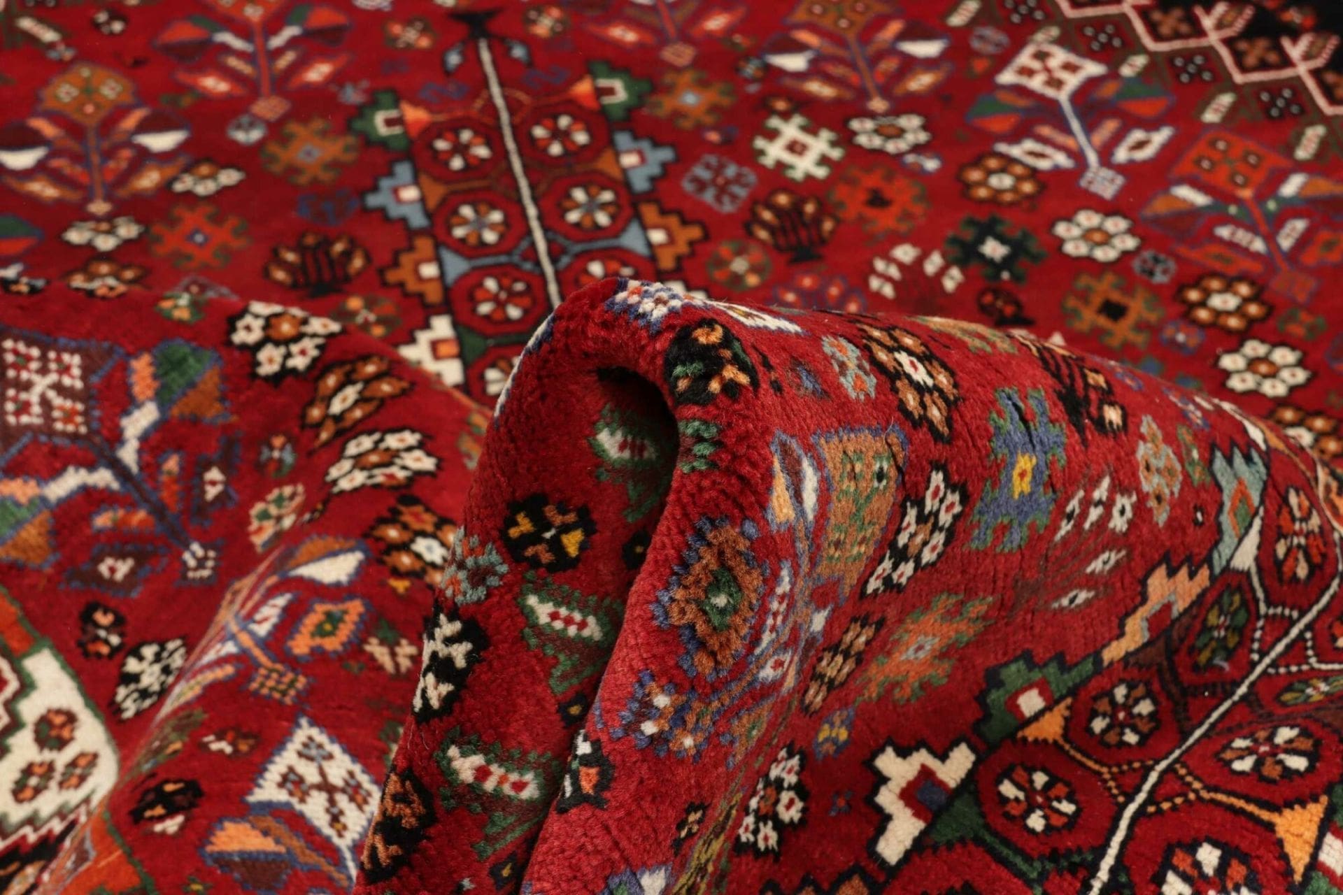 Hand-Knotted Wool Shiraz Persian Rug, 188 × 280 cm