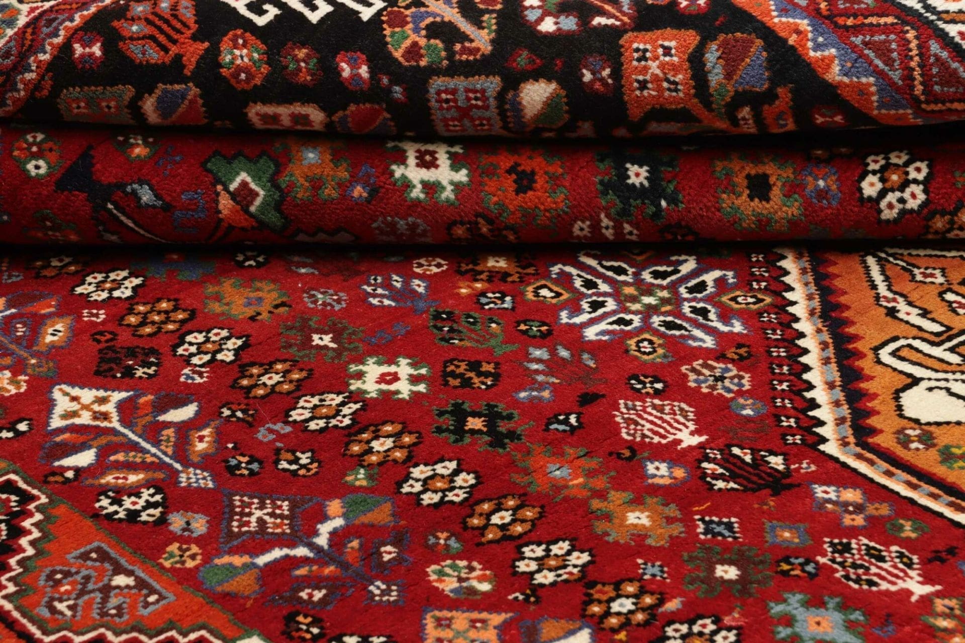 Hand-Knotted Wool Shiraz Persian Rug, 188 × 280 cm