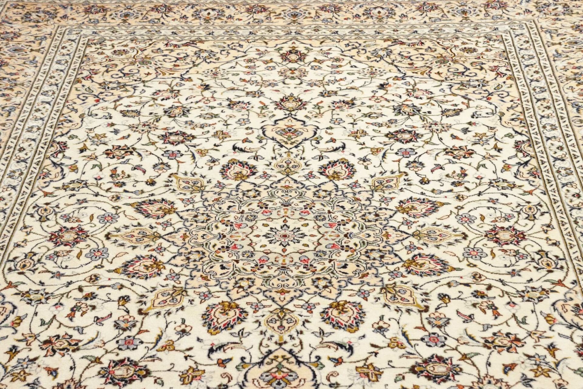Kashan Persian Rug — hand-knotted, 203 × 305 cm, Wool