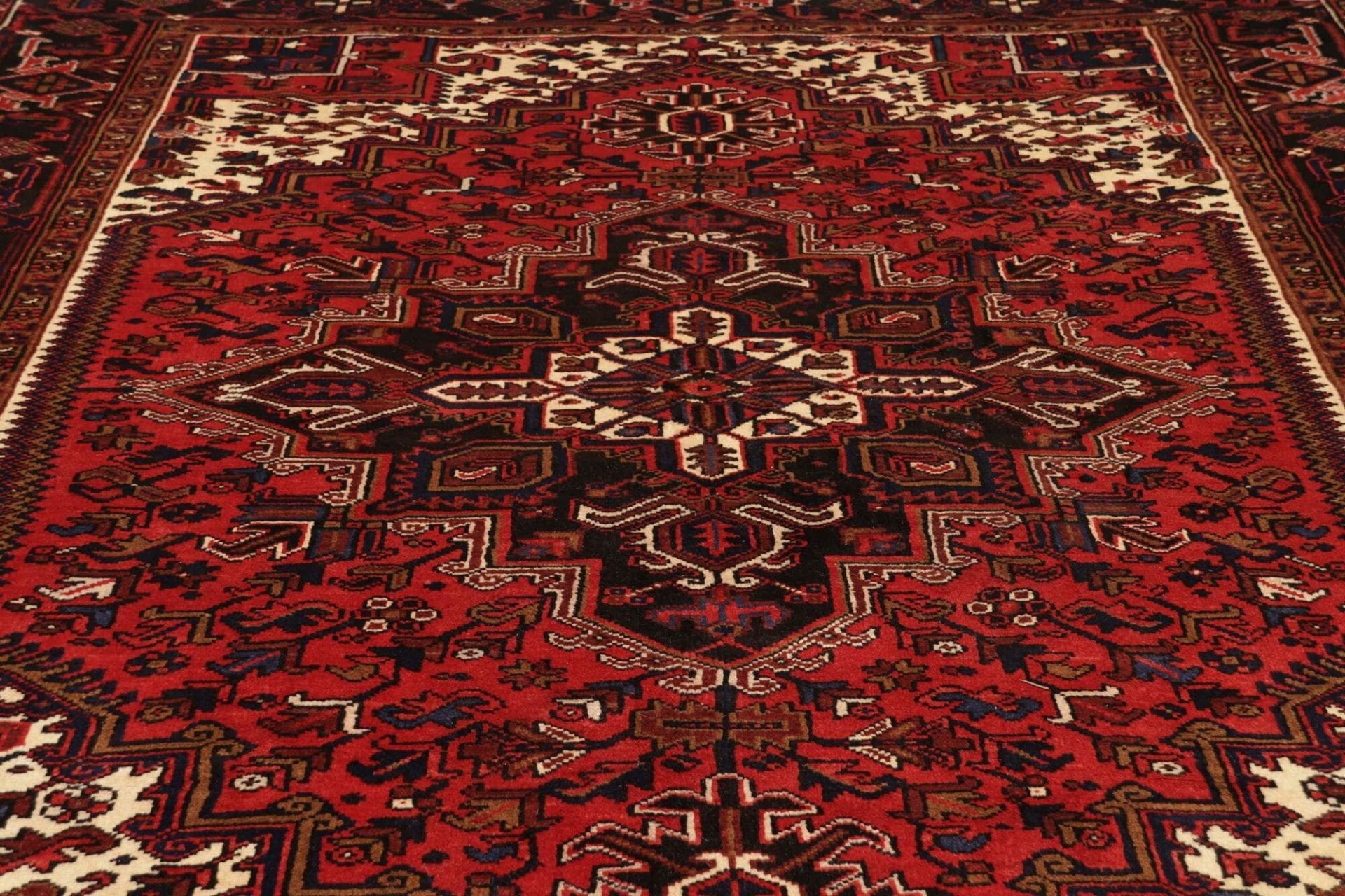 Heriz Persian Rug 207 × 293 cm, Wool, hand-knotted