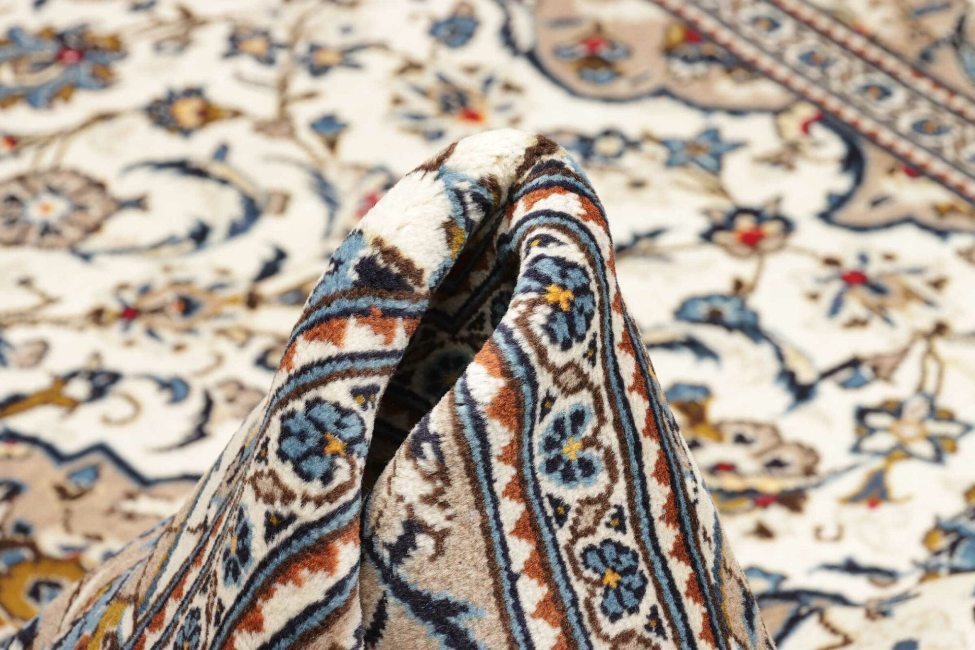 Hand-Knotted Wool Kashan Persian Rug, 203 × 306 cm