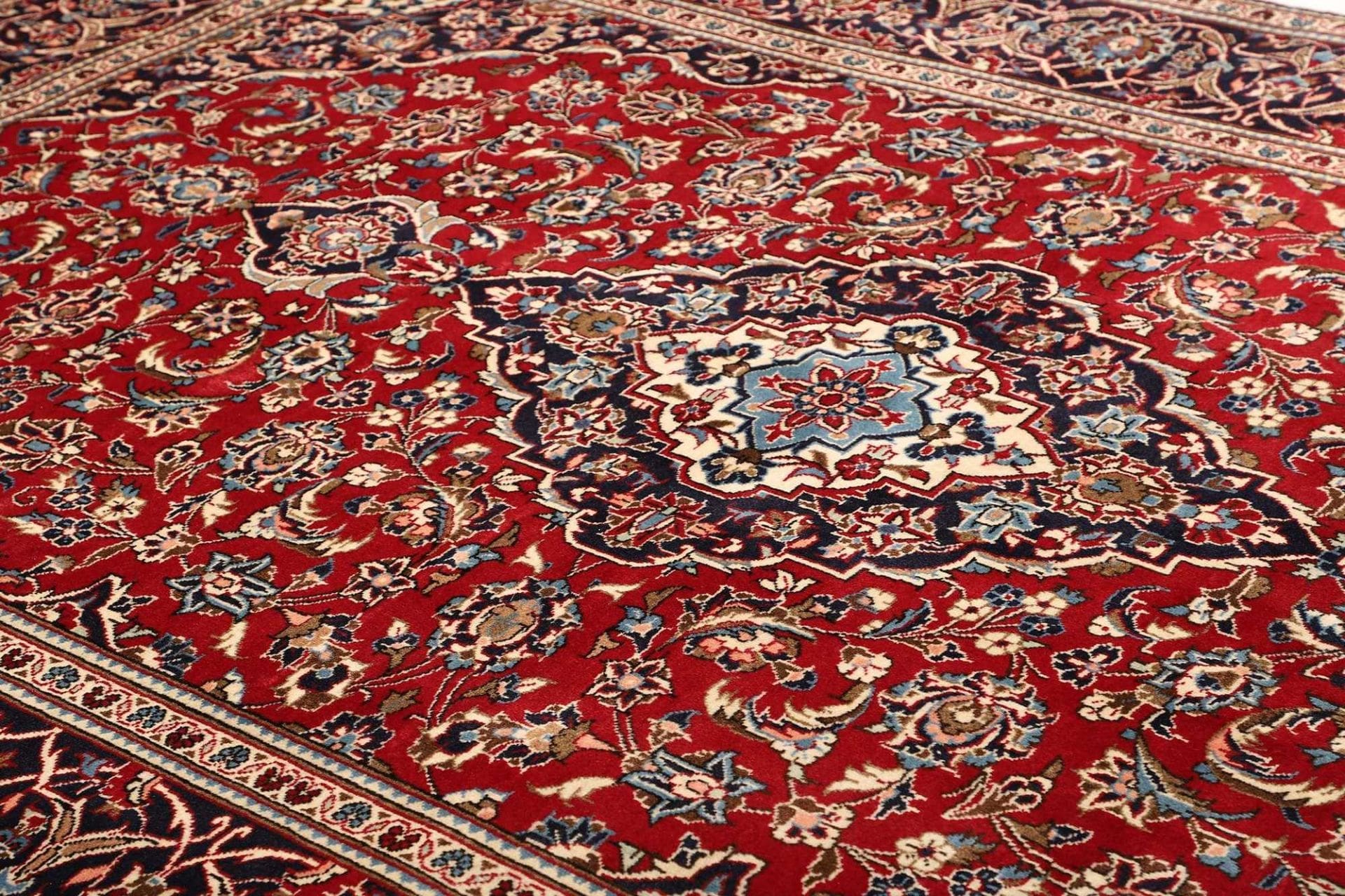 Hand-Knotted Wool Kashan Persian Rug, 203 × 303 cm