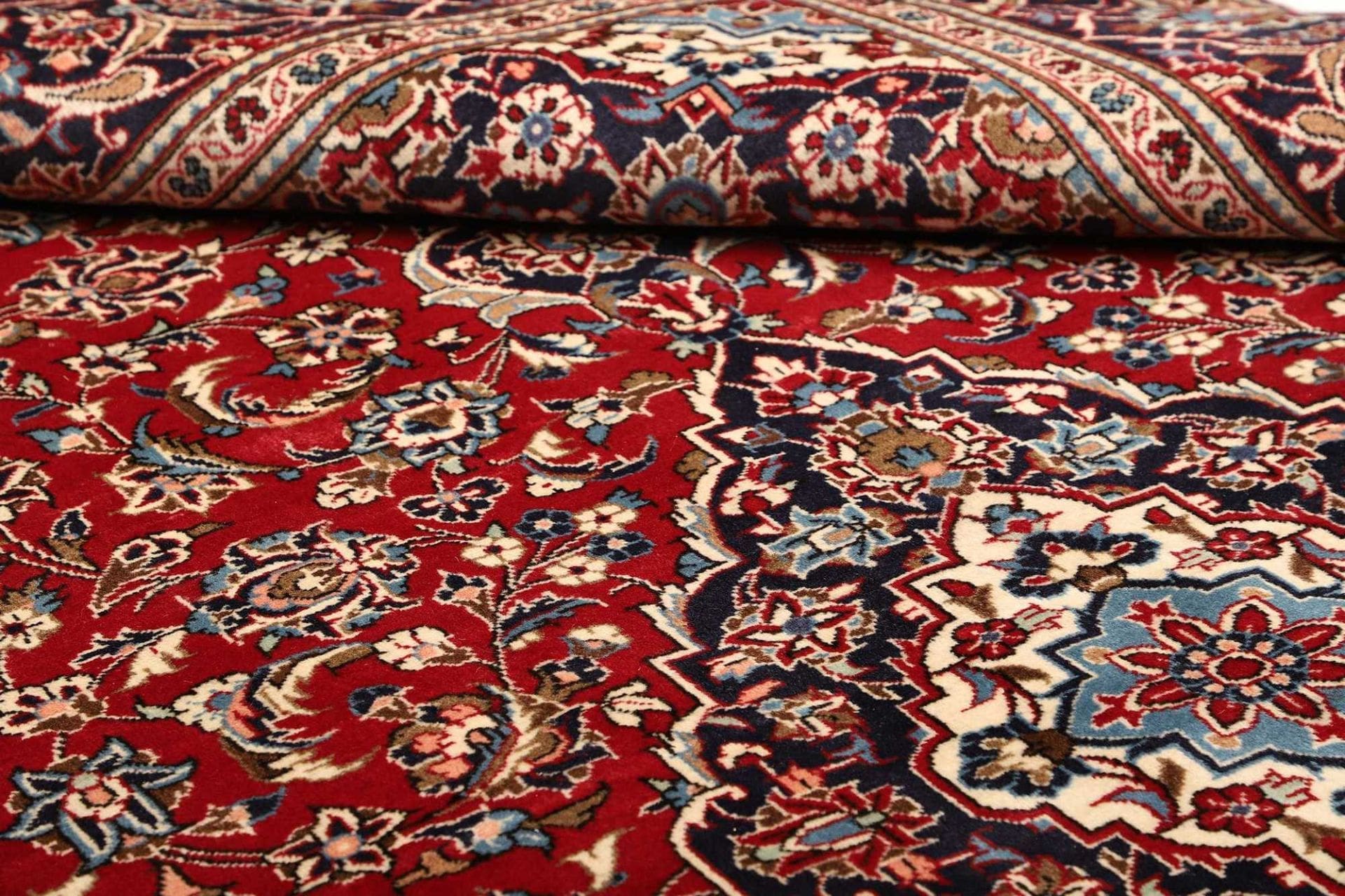 Hand-Knotted Wool Kashan Persian Rug, 203 × 303 cm