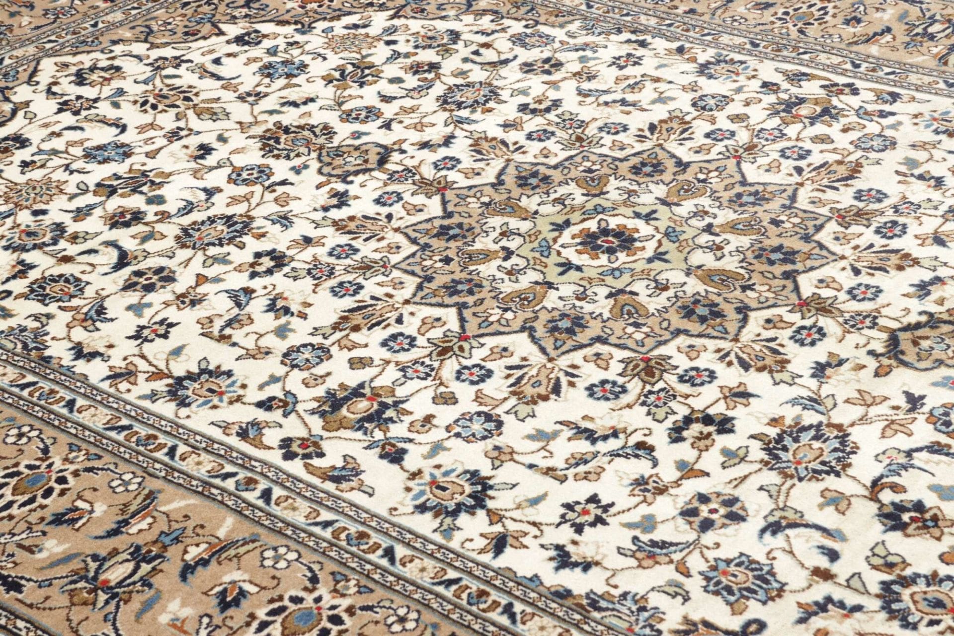 kashan-teppich-203x300cm-schurwolle-florales-muster-handgeknupft-6 Hand-Knotted Wool Kashan Persian Rug, 203 × 300 cm