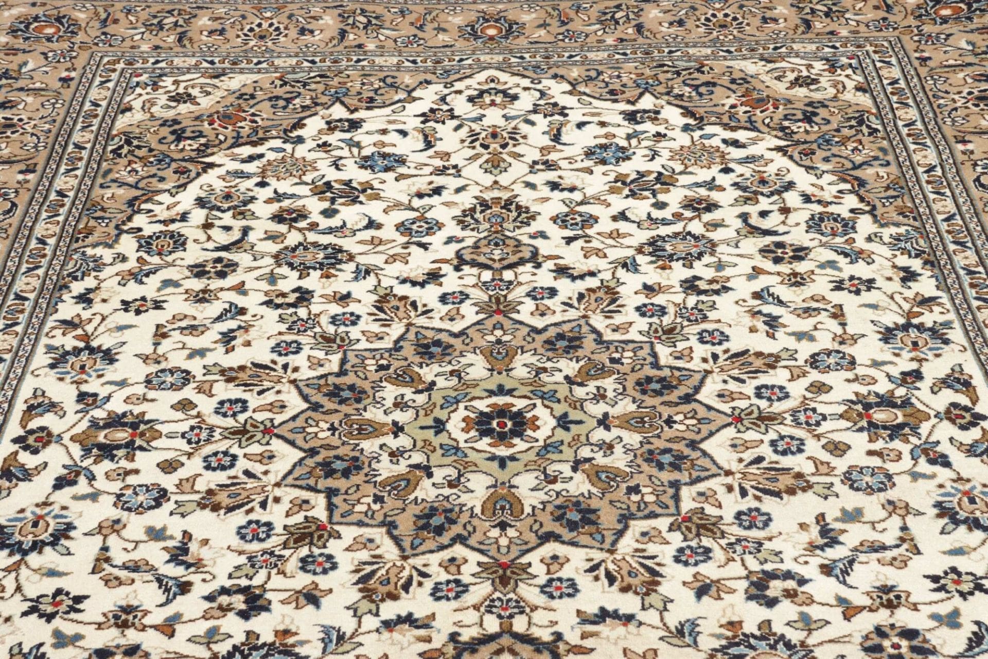 kashan-teppich-203x300cm-schurwolle-florales-muster-handgeknupft-7 Hand-Knotted Wool Kashan Persian Rug, 203 × 300 cm