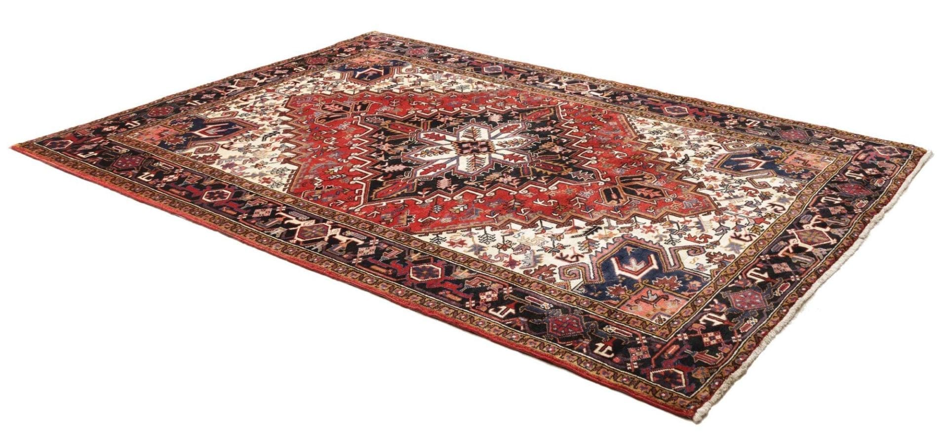 Hand-Knotted Wool Heriz Persian Rug, 209 × 284 cm