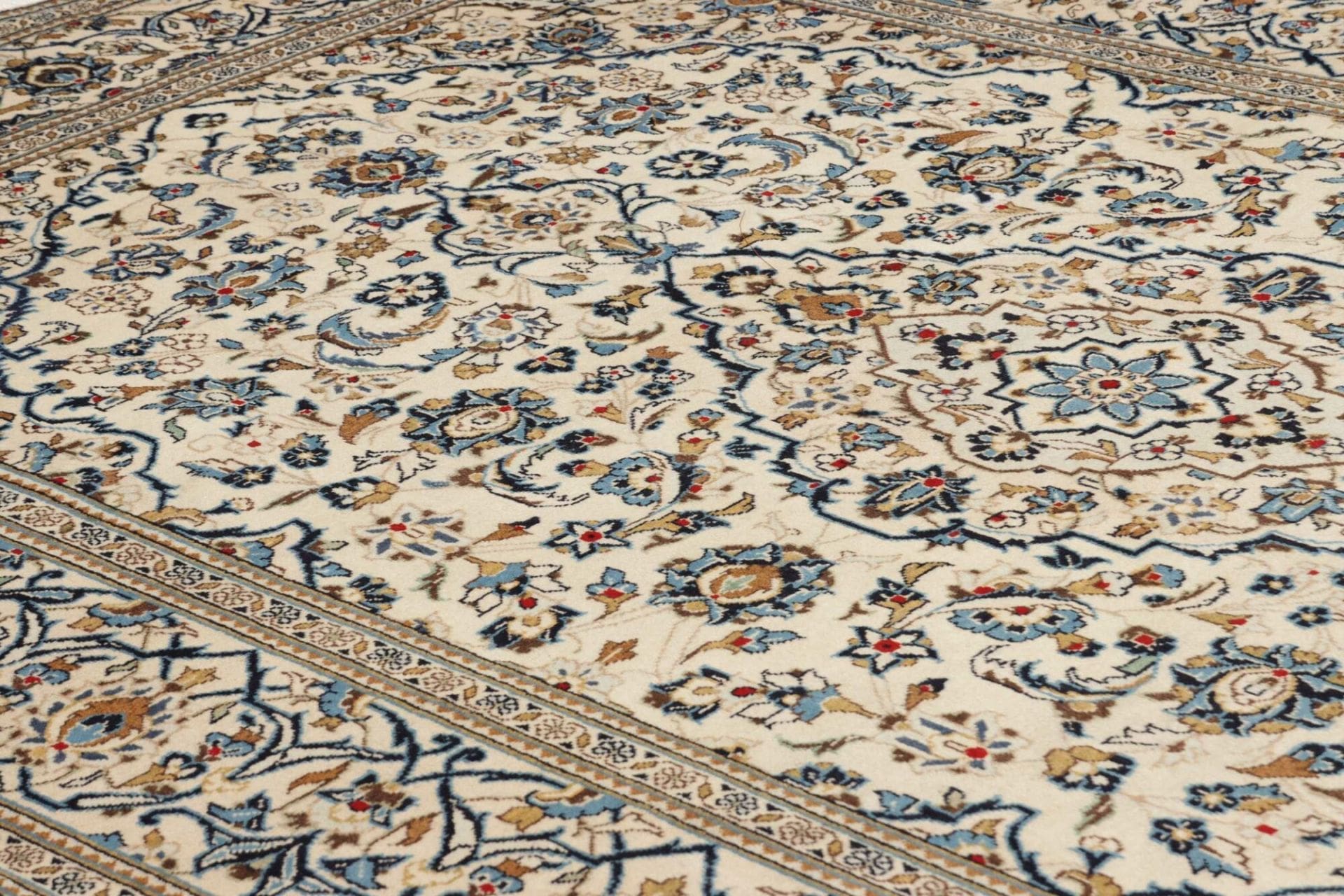 Kashan Persian Rug 199 × 308 cm, Wool, hand-knotted