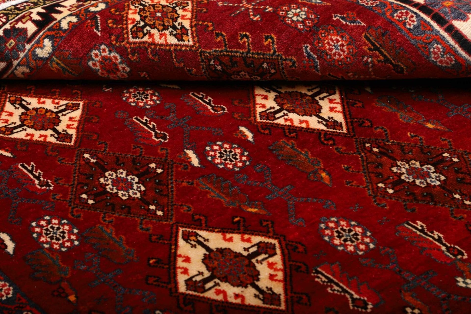 Hand-Knotted Wool Shiraz Persian Rug, 161 × 258 cm