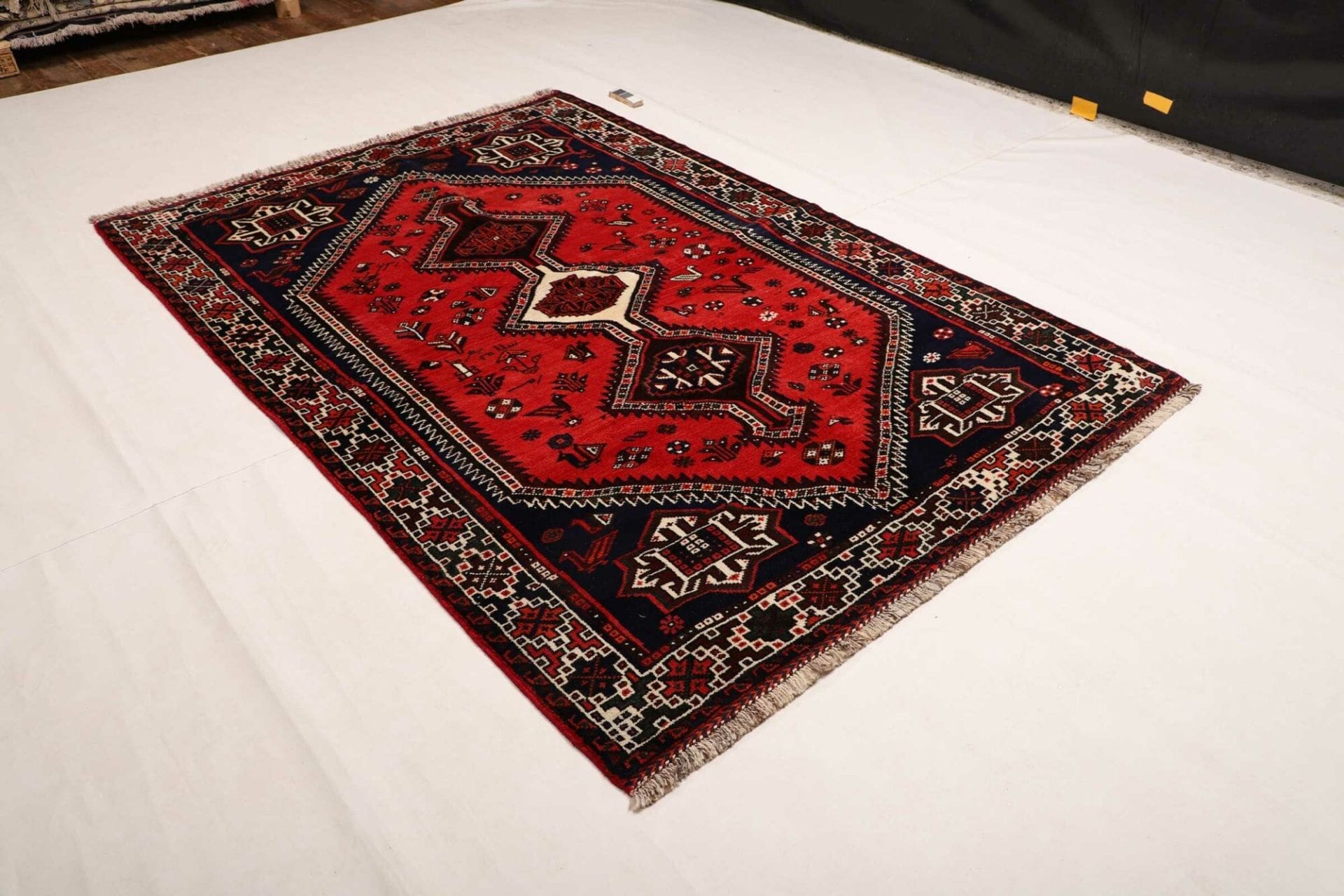 Shiraz Persian Rug 166 × 235 cm, Wool, hand-knotted