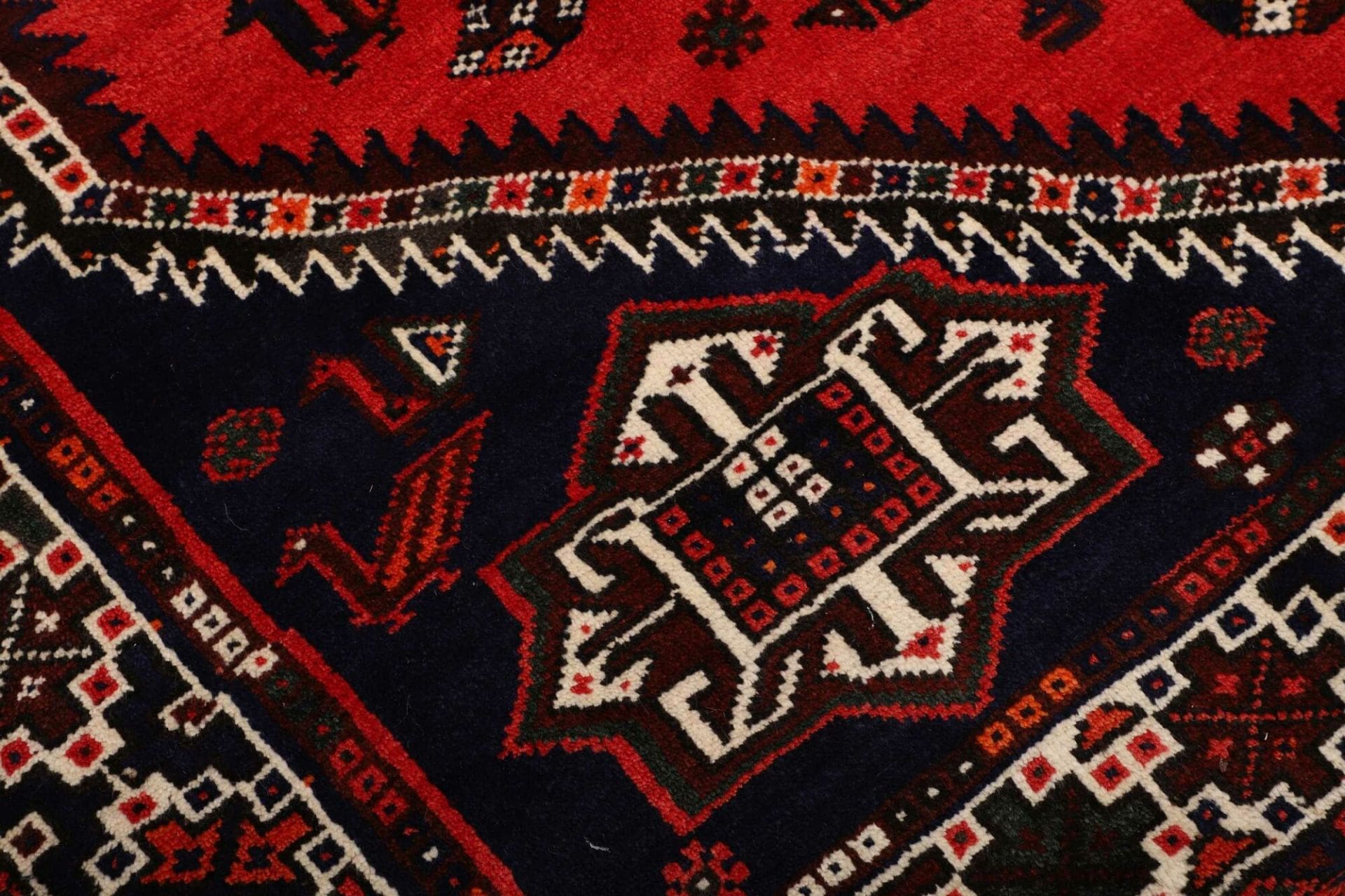 Shiraz Persian Rug 166 × 235 cm, Wool, hand-knotted