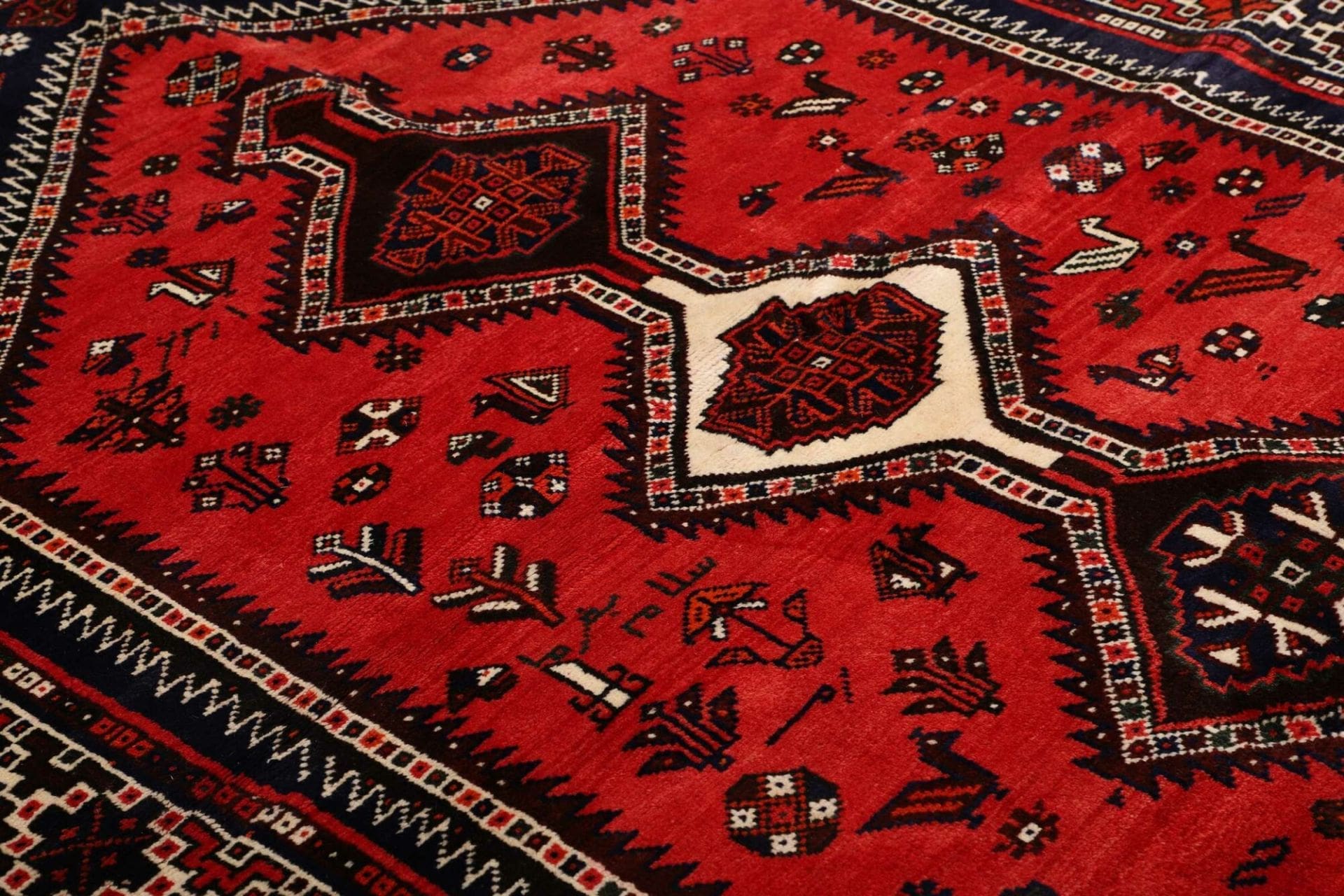 Shiraz Persian Rug 166 × 235 cm, Wool, hand-knotted