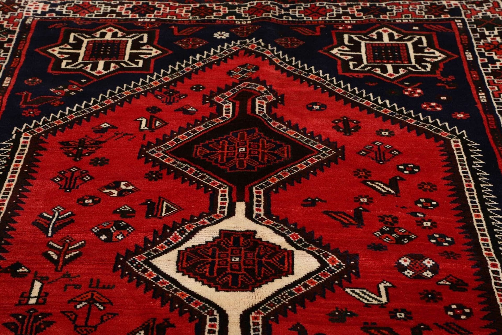 Shiraz Persian Rug 166 × 235 cm, Wool, hand-knotted