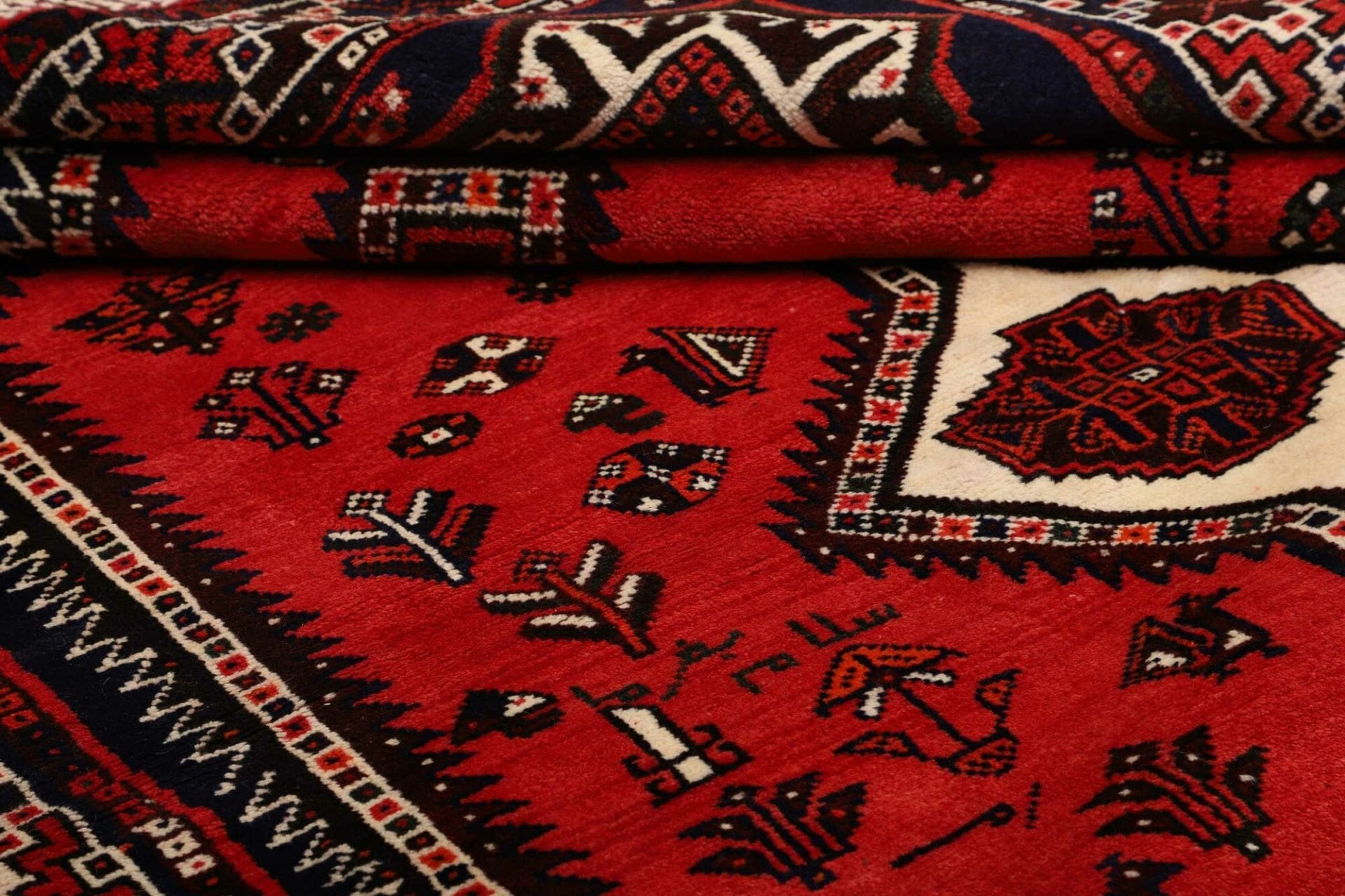 Shiraz Persian Rug 166 × 235 cm, Wool, hand-knotted