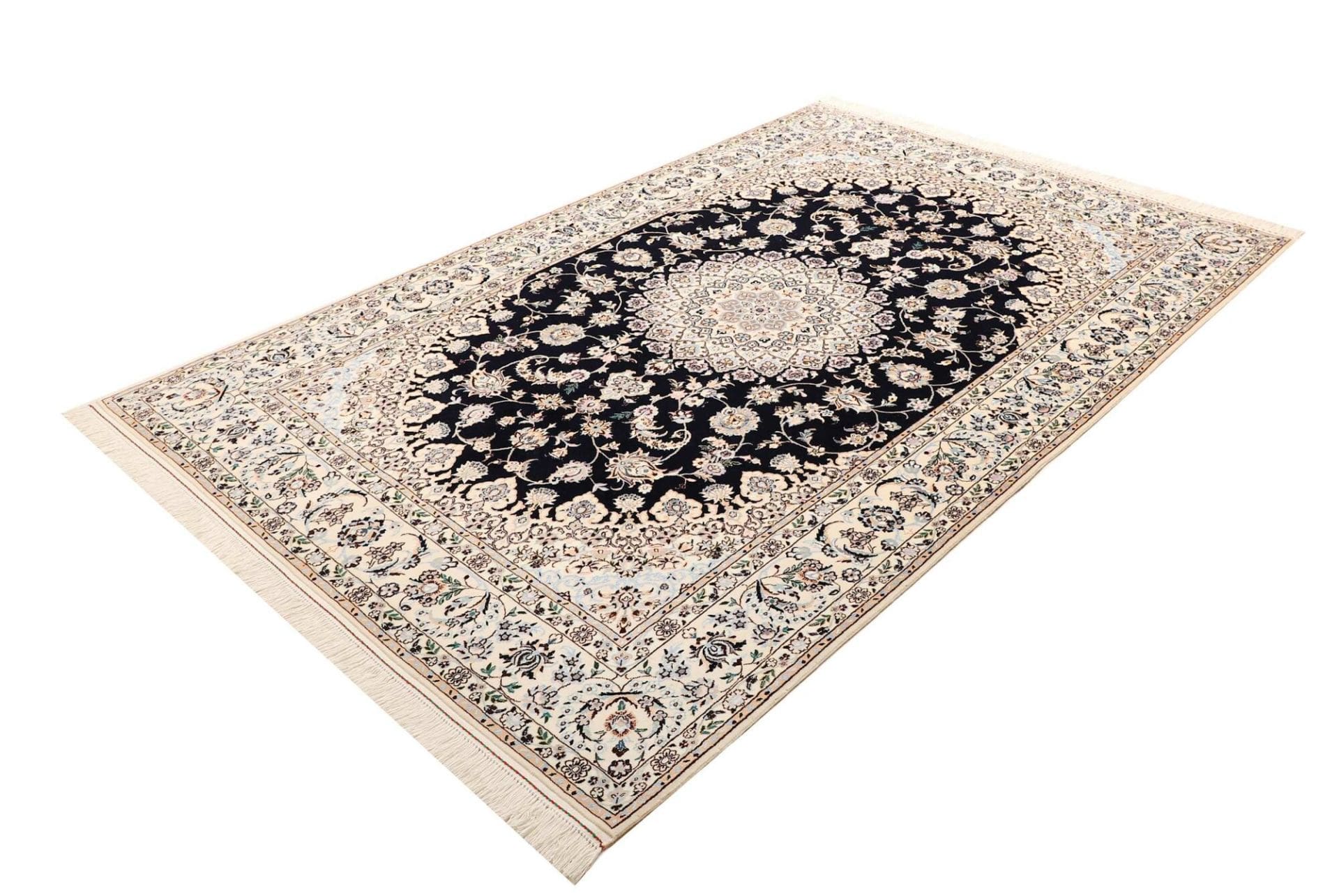 Nain Persian Rug — hand-knotted, 161 × 231 cm, Wool