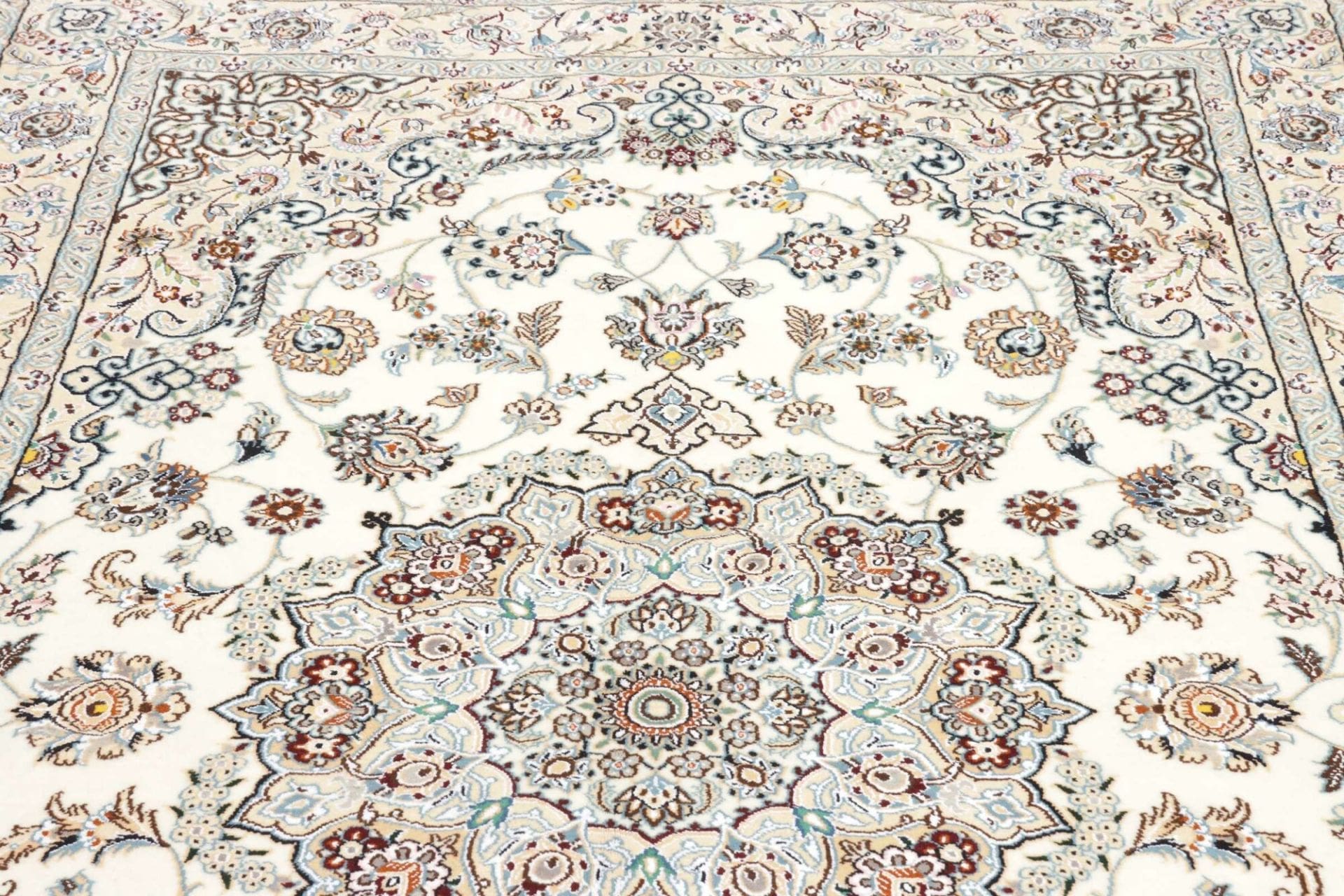 Hand-Knotted Wool Nain Persian Rug, 156 × 253 cm