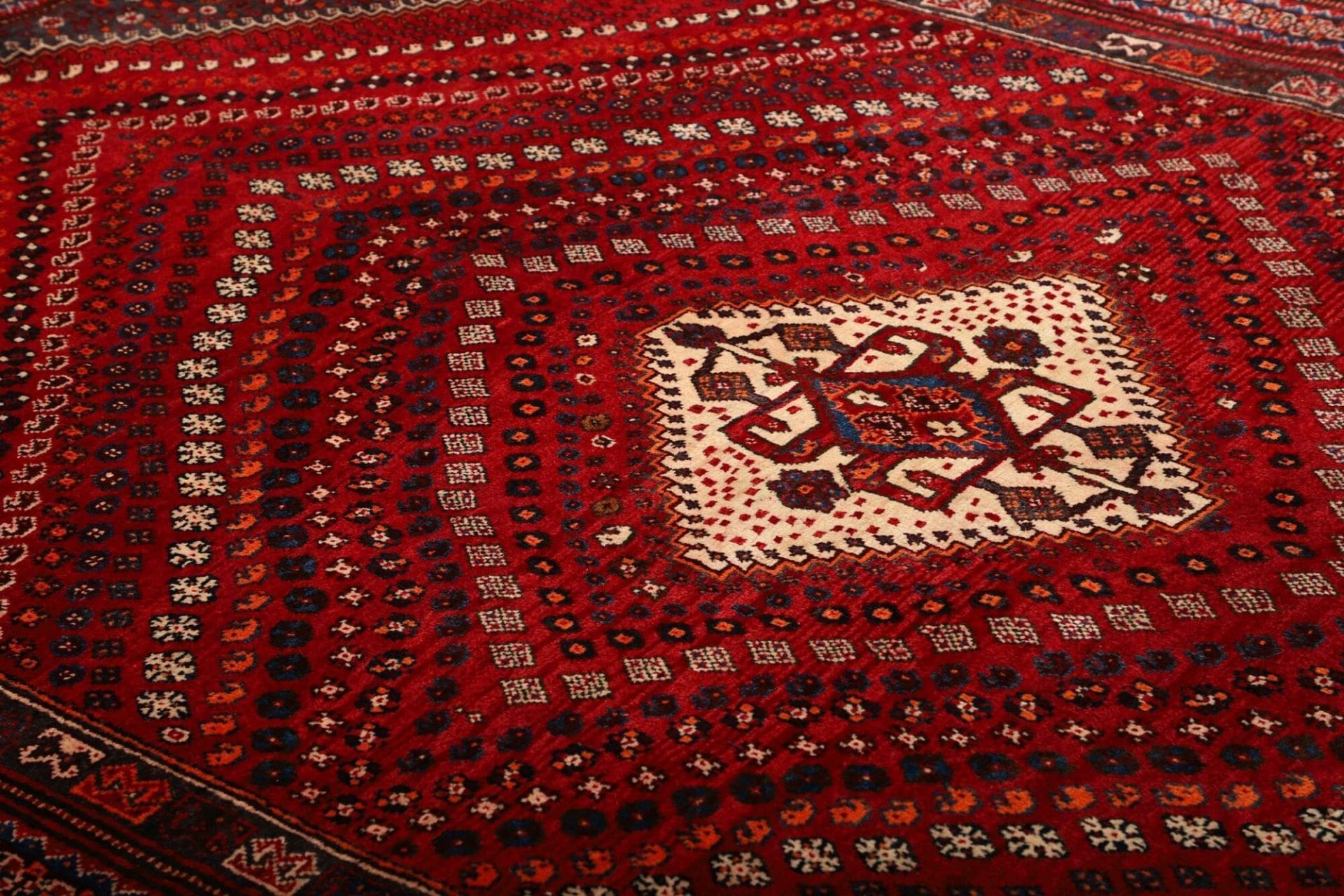Shiraz Persian Rug 173 × 249 cm, Wool, hand-knotted