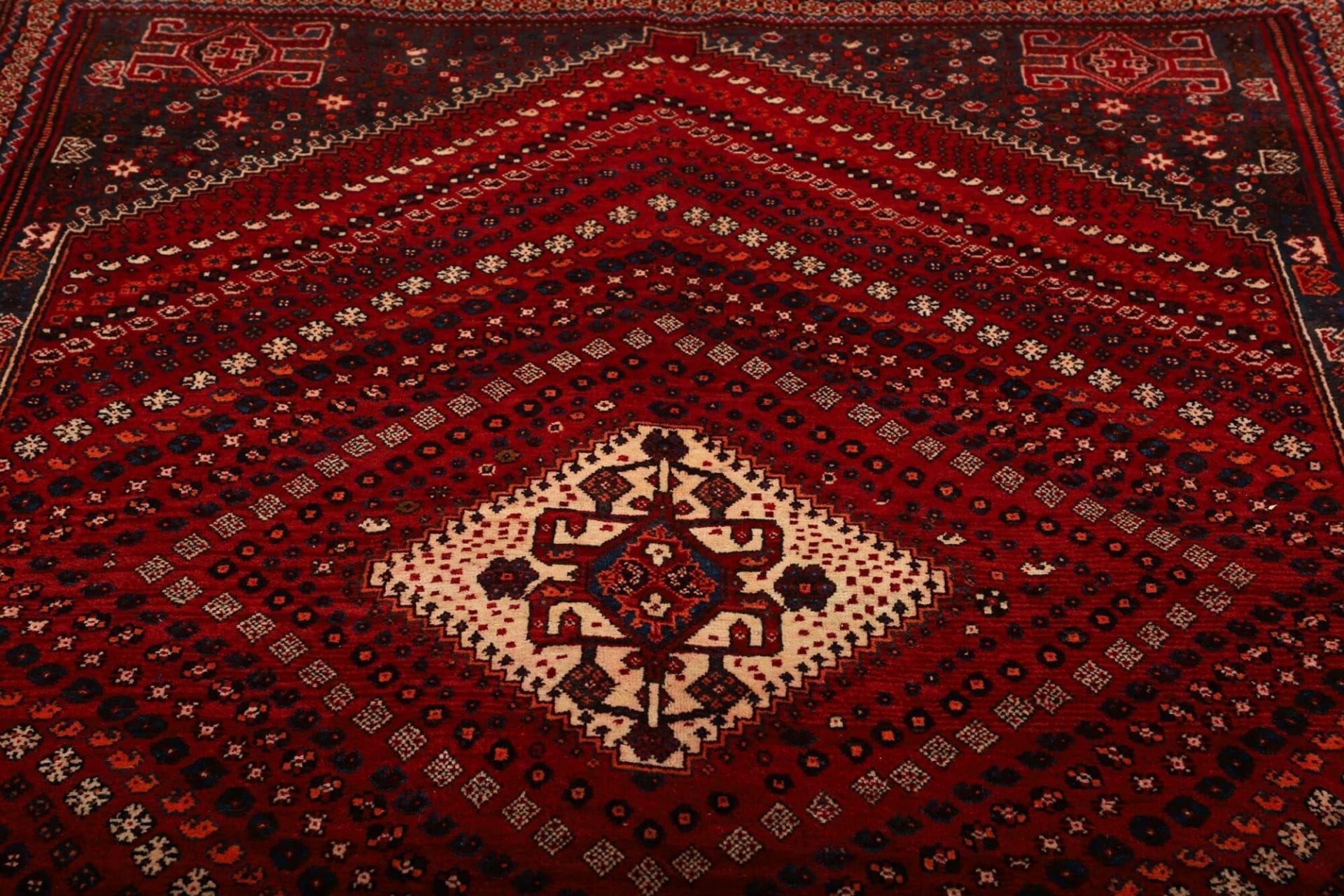 Shiraz Persian Rug 173 × 249 cm, Wool, hand-knotted