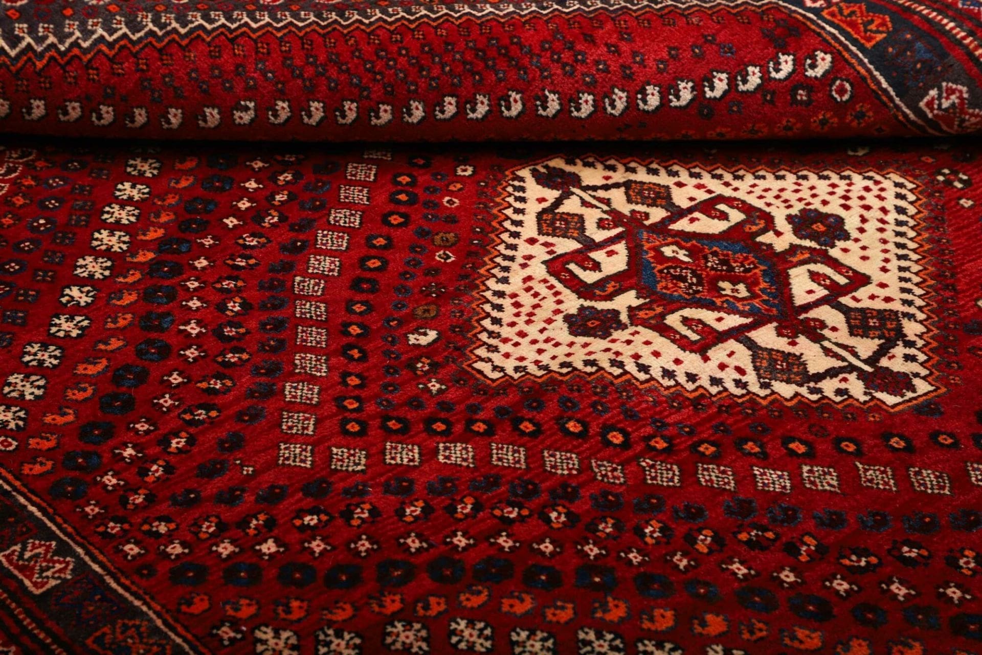 Shiraz Persian Rug 173 × 249 cm, Wool, hand-knotted
