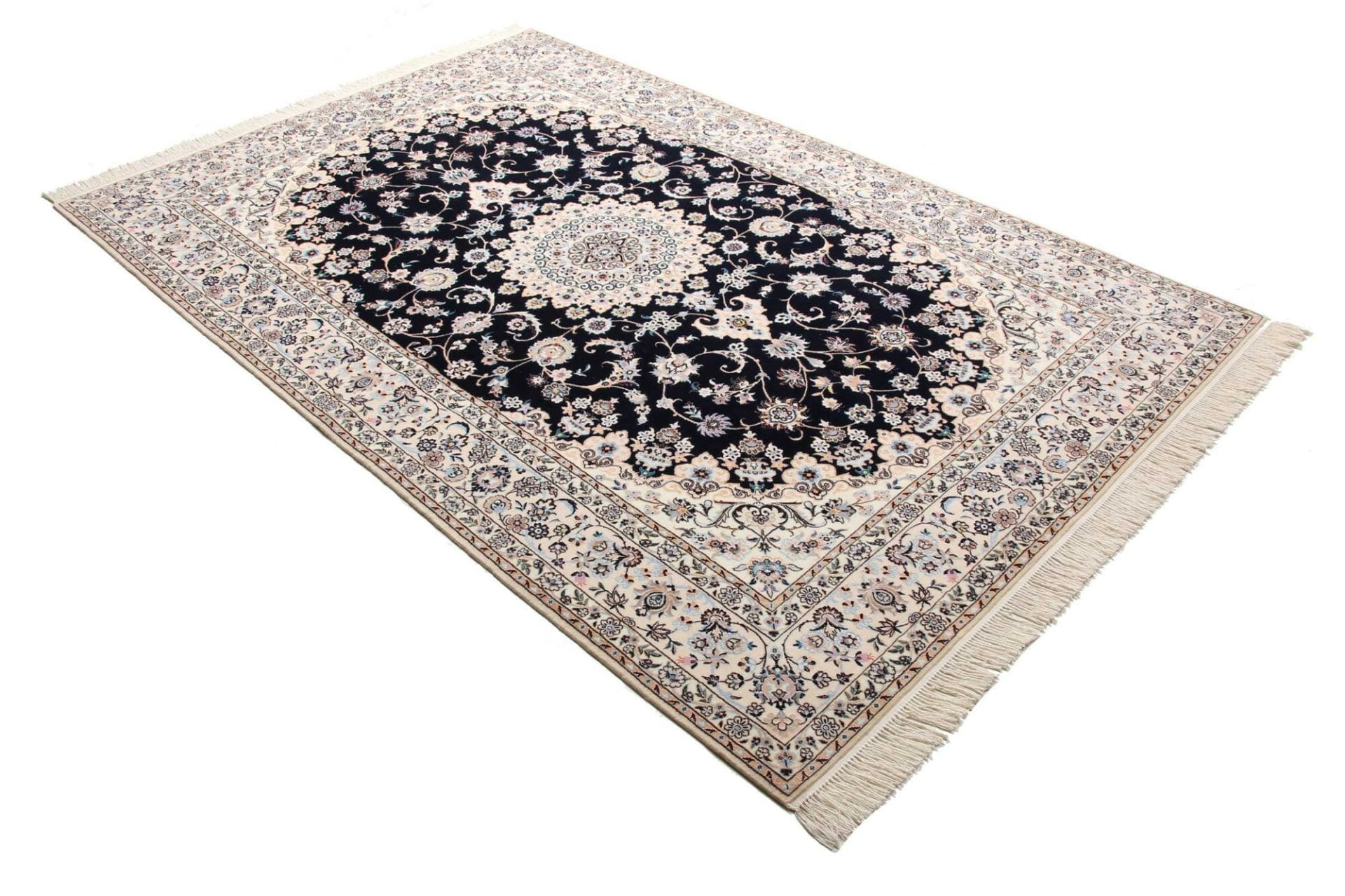Hand-Knotted Wool Nain Persian Rug, 161 × 245 cm