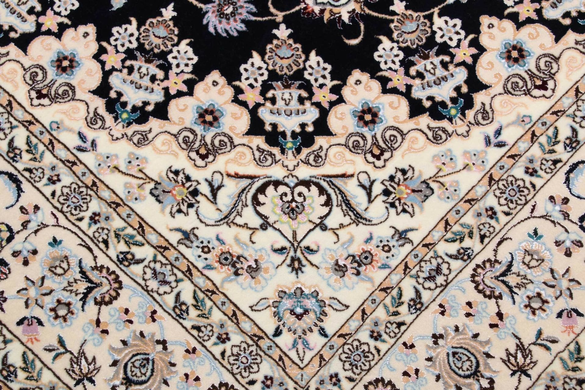Hand-Knotted Wool Nain Persian Rug, 161 × 245 cm