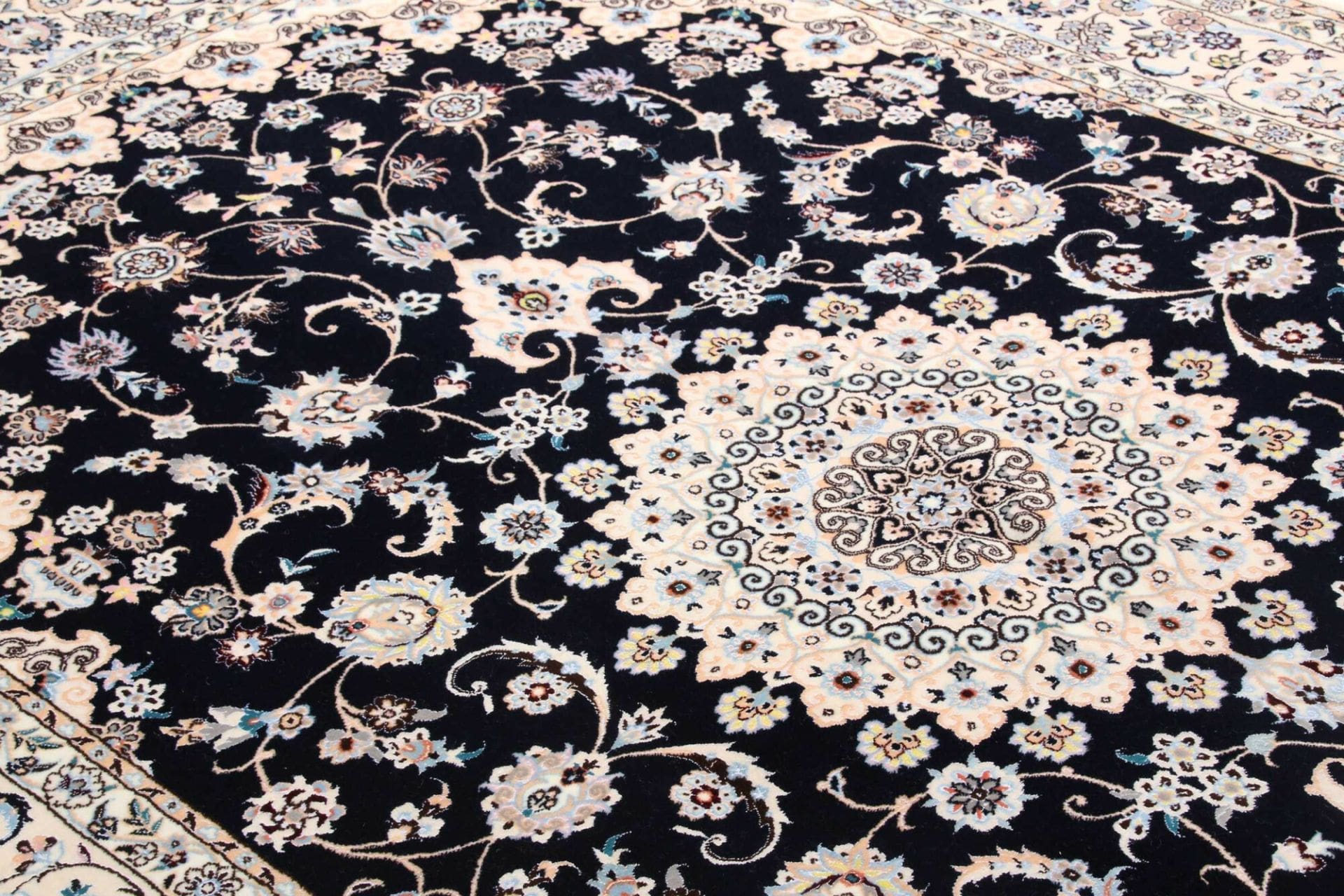 Hand-Knotted Wool Nain Persian Rug, 161 × 245 cm