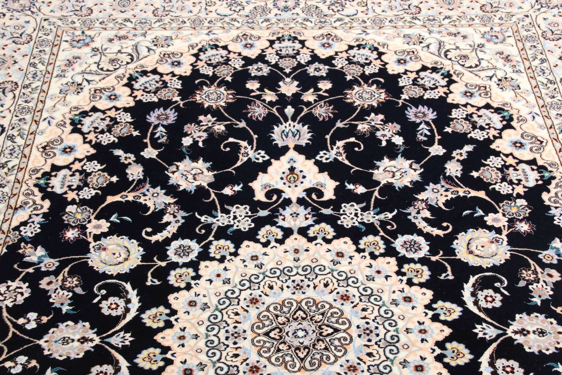Hand-Knotted Wool Nain Persian Rug, 161 × 245 cm