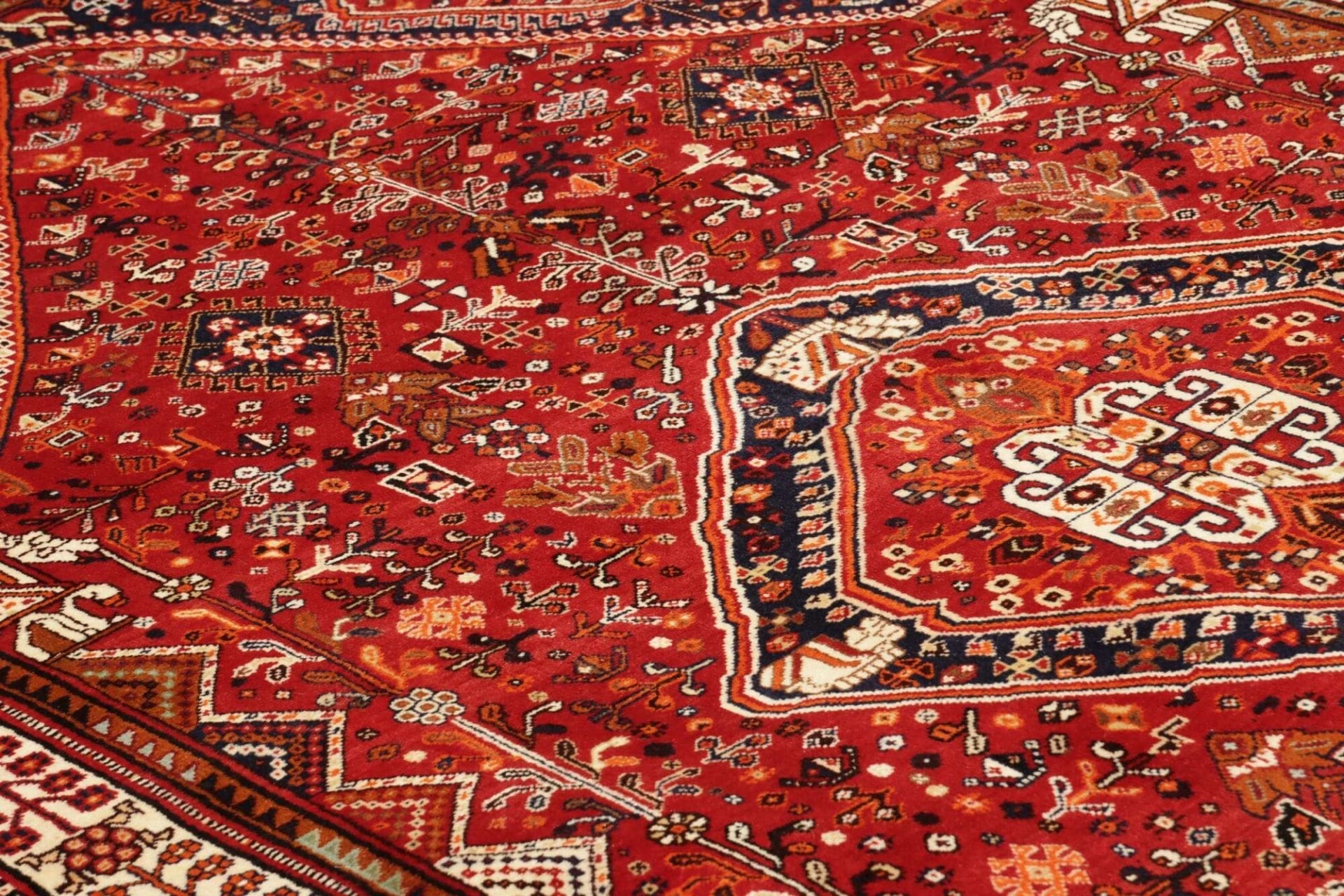 Shiraz Persian Rug — hand-knotted, 163 × 258 cm, Wool