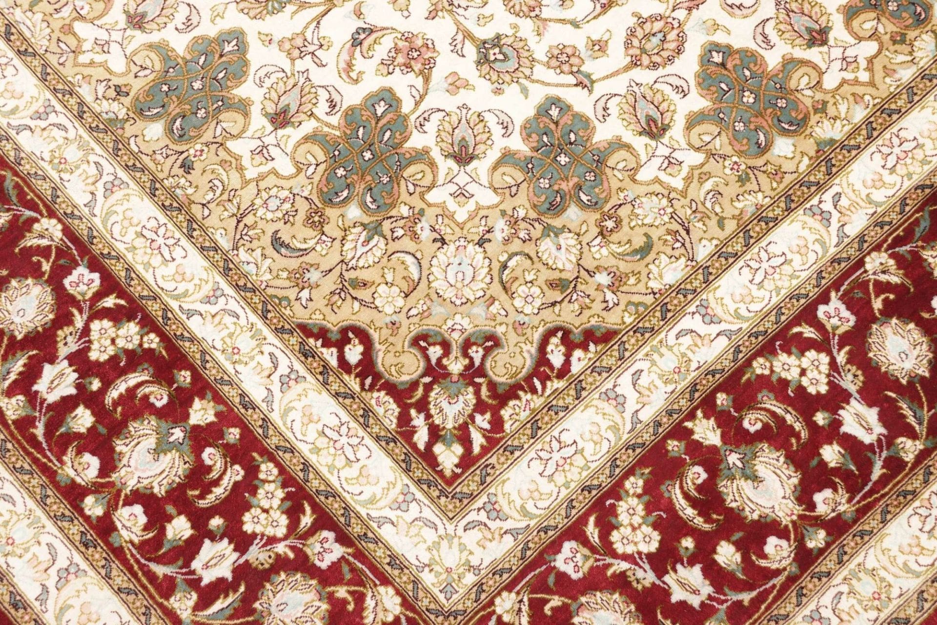 Qom Persian Rug 157 × 233 cm, Silk, hand-knotted