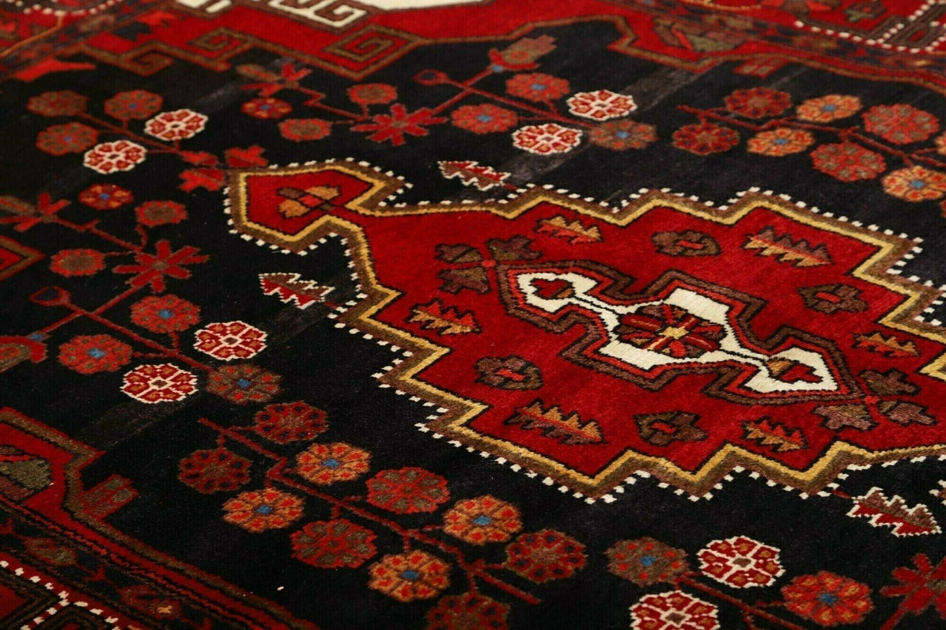Hamadan Persian Rug — hand-knotted, 144 × 224 cm, Wool