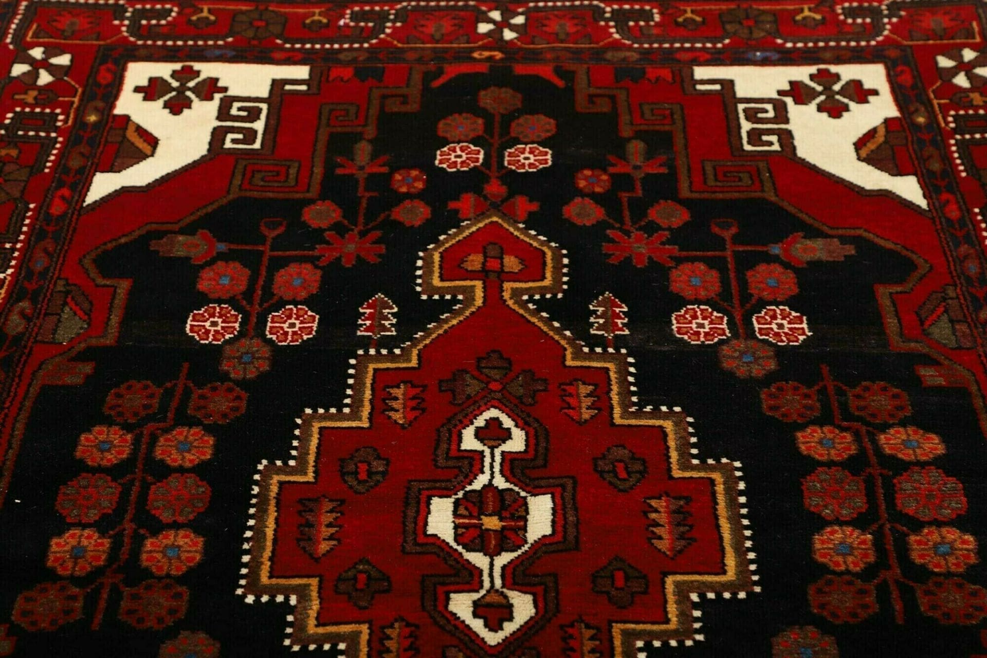 Hamadan Persian Rug — hand-knotted, 144 × 224 cm, Wool