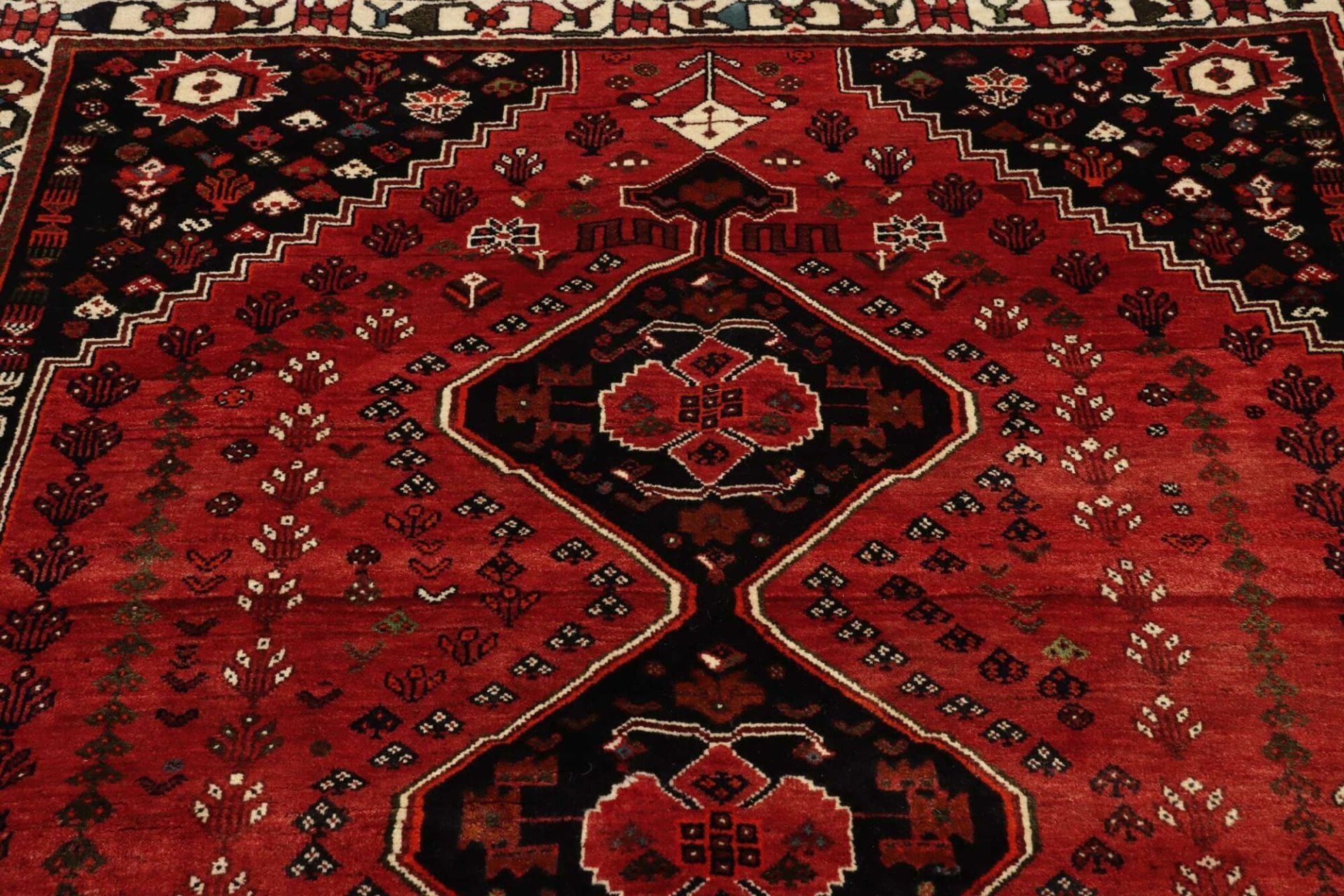 Shiraz Persian Rug 166 × 253 cm, Wool, hand-knotted