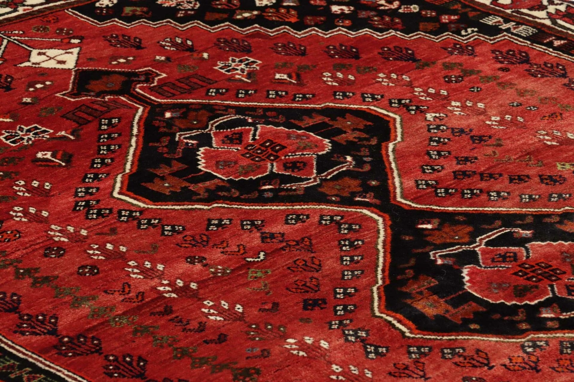 Shiraz Persian Rug 166 × 253 cm, Wool, hand-knotted