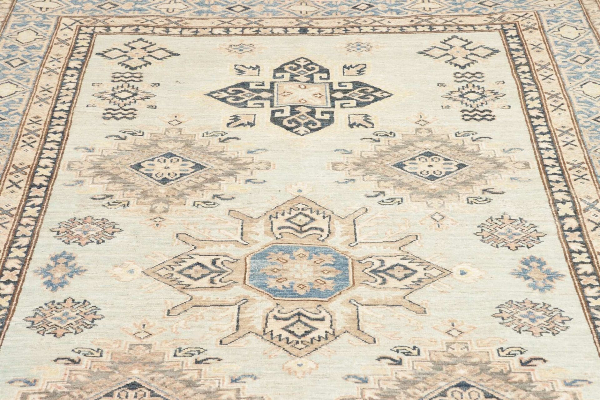 kazak-teppich-168-x-247-cm-handgeknupft-geometrische-muster-orientteppich-7 Kazak Pakistani Rug — hand-knotted, 168 × 247 cm, Wool