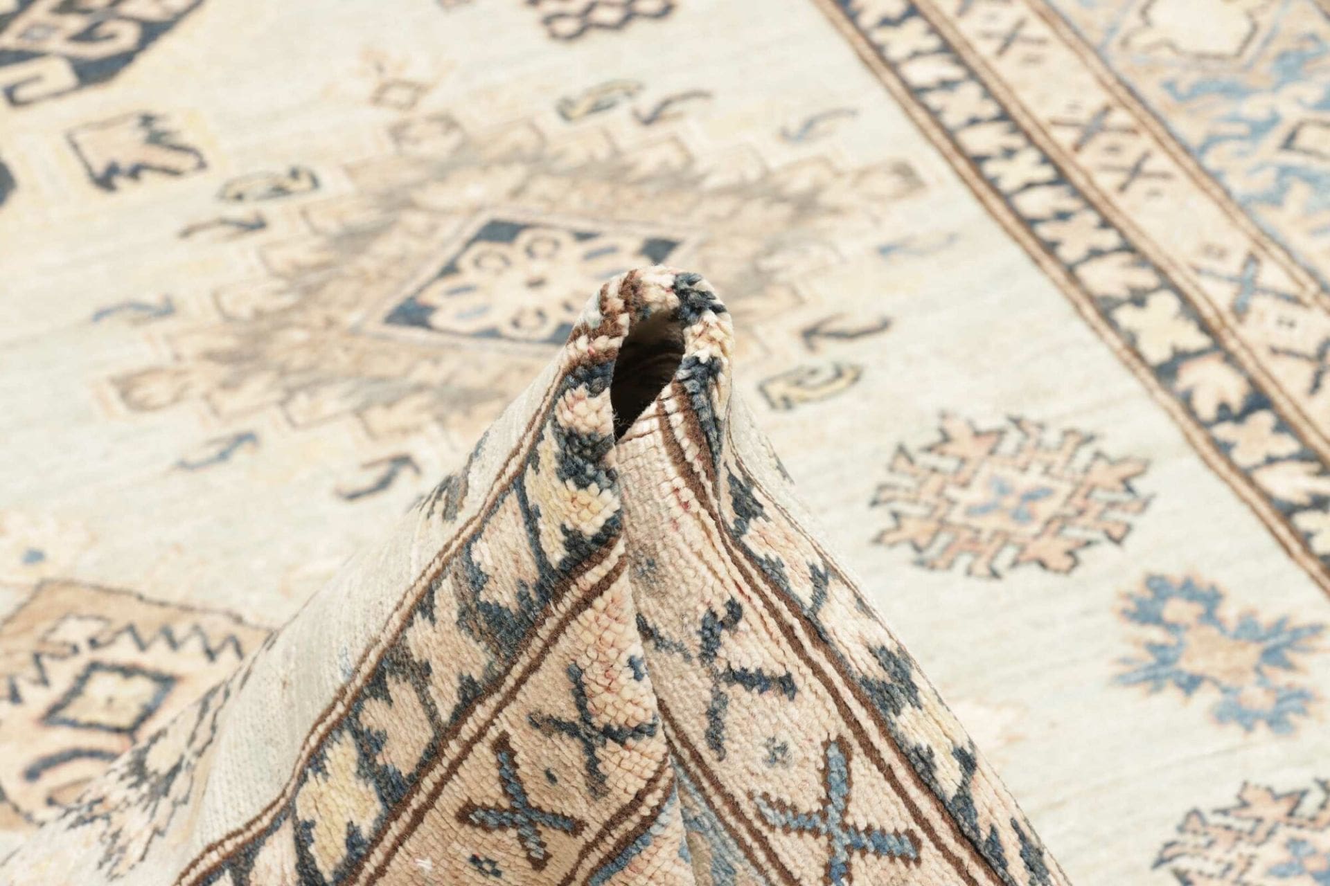 kazak-teppich-168-x-247-cm-handgeknupft-geometrische-muster-orientteppich-8 Kazak Pakistani Rug — hand-knotted, 168 × 247 cm, Wool