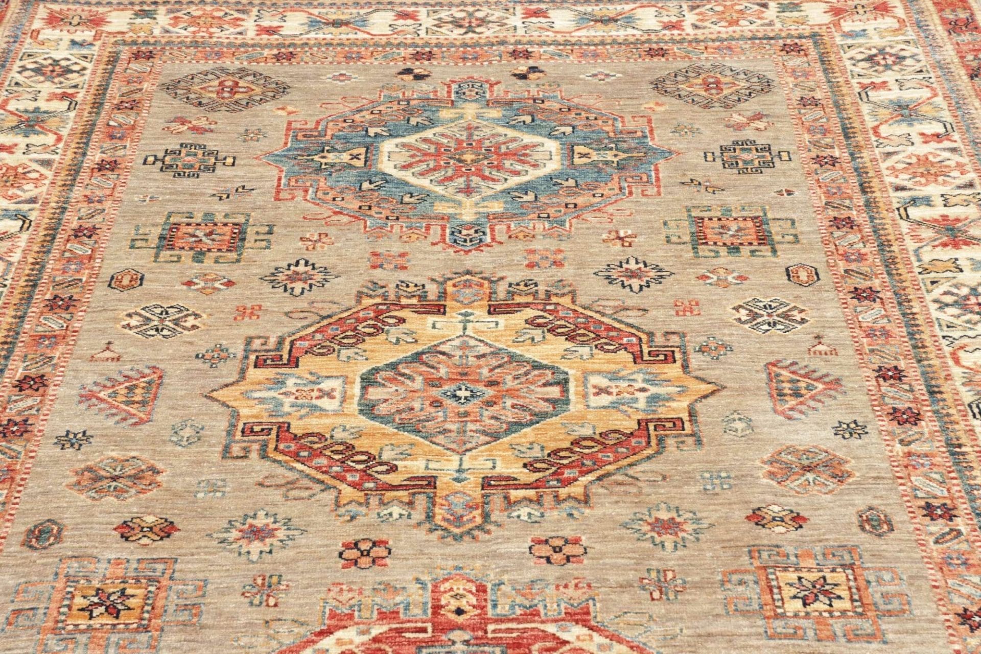 kazak-teppich-165-x-235-cm-mit-geometrischem-muster-handgeknupft-7 Hand-Knotted Wool Kazak Pakistani Rug, 165 × 235 cm