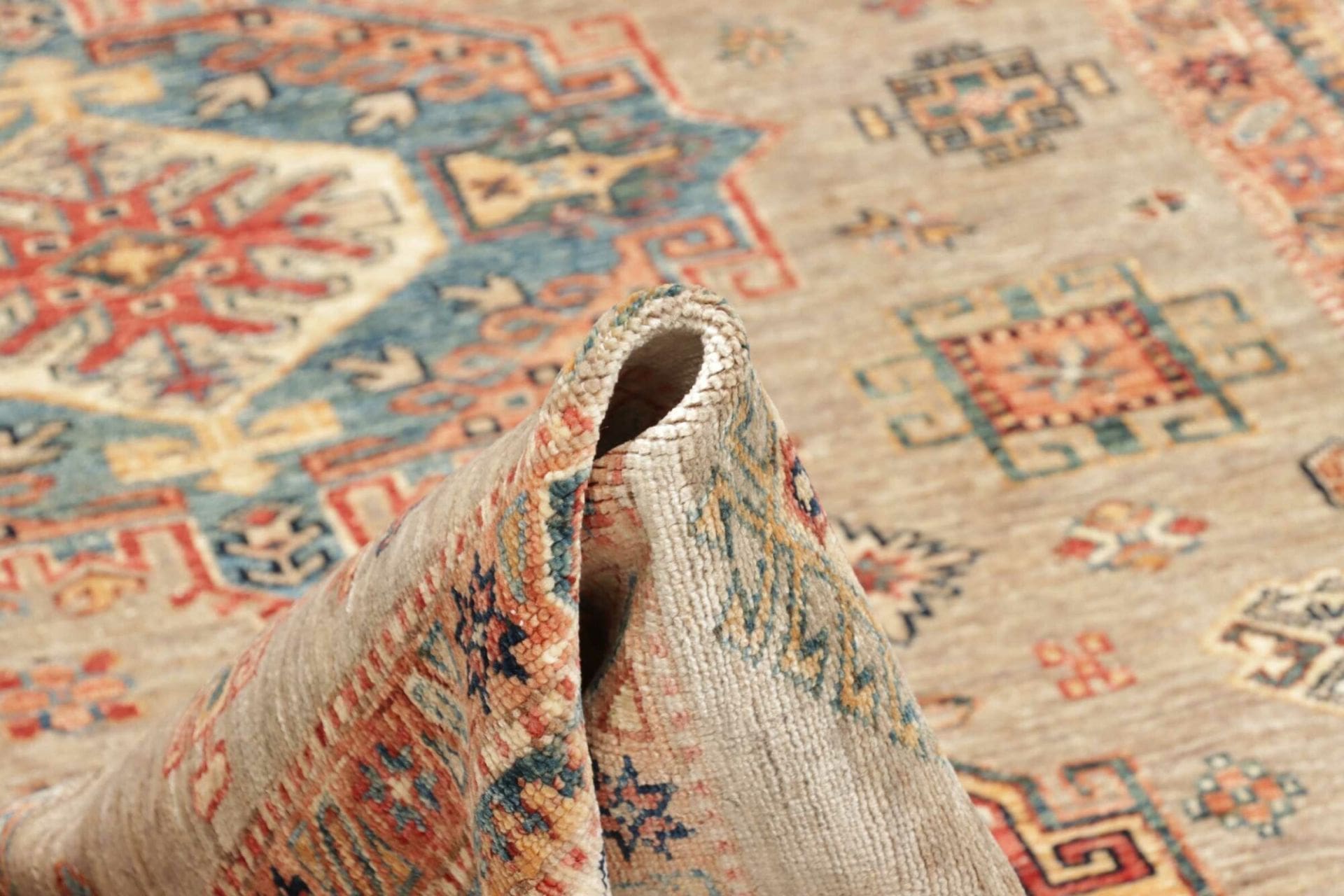 kazak-teppich-165-x-235-cm-mit-geometrischem-muster-handgeknupft-8 Hand-Knotted Wool Kazak Pakistani Rug, 165 × 235 cm