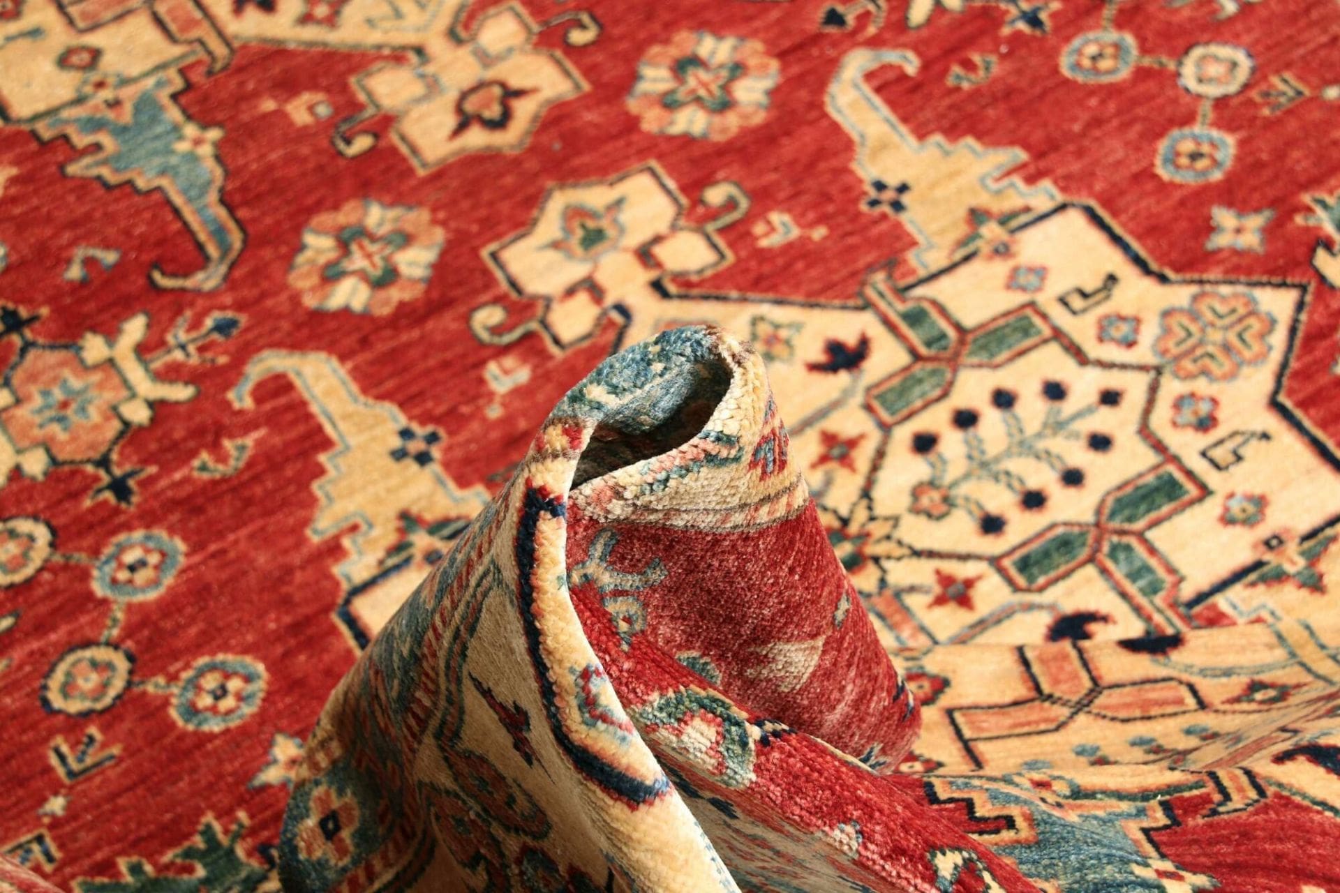 Kazak Pakistani Rug — hand-knotted, 173 × 264 cm, Wool