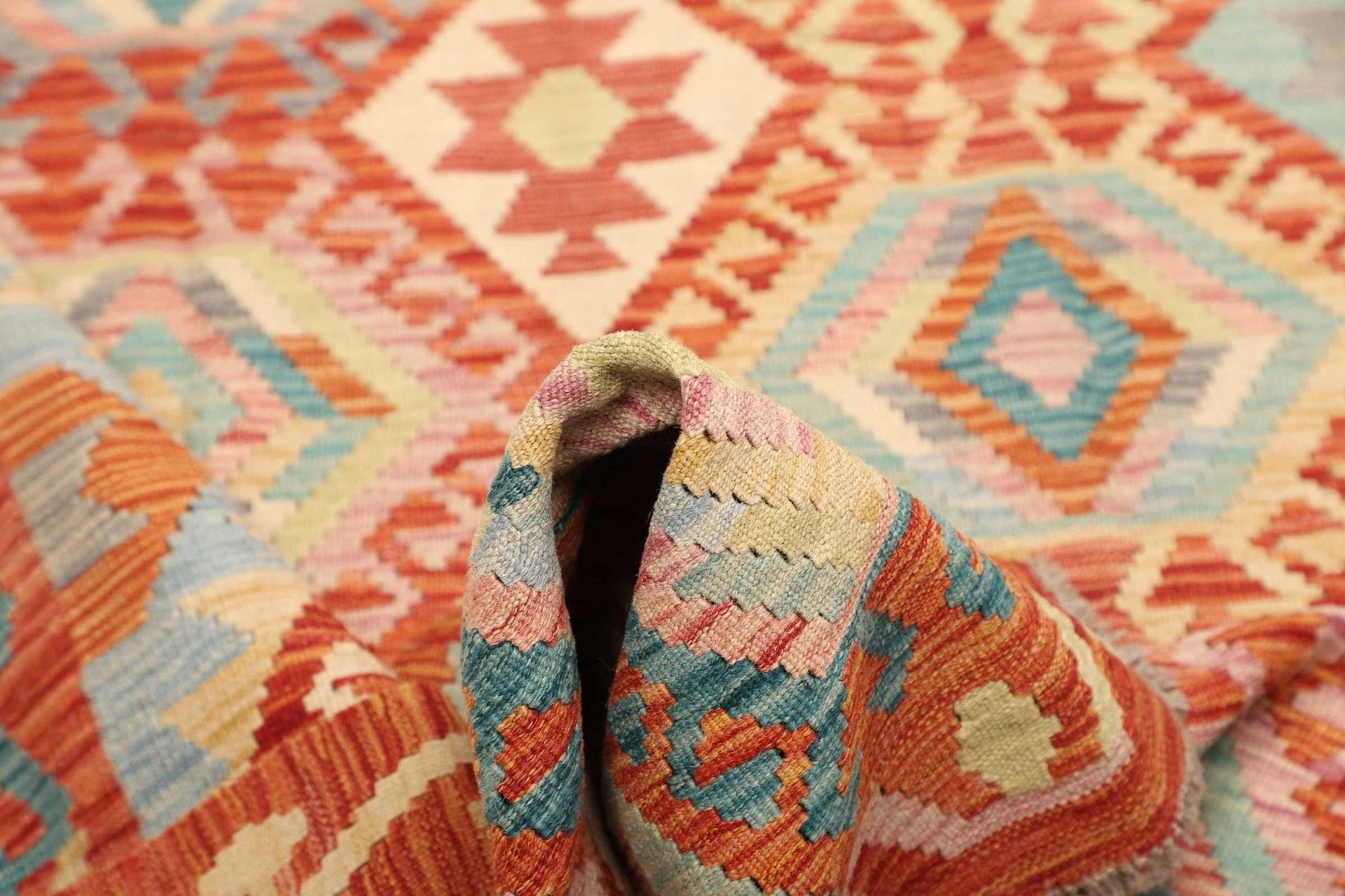 Hand-Woven Wool Kilim Pakistani Rug, 177 × 234 cm