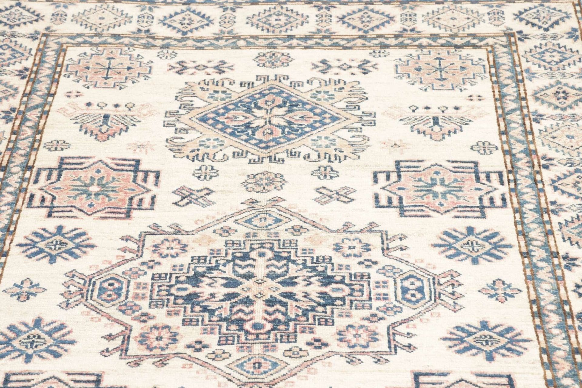 Kazak Pakistani Rug 124 × 177 cm, Wool, hand-knotted