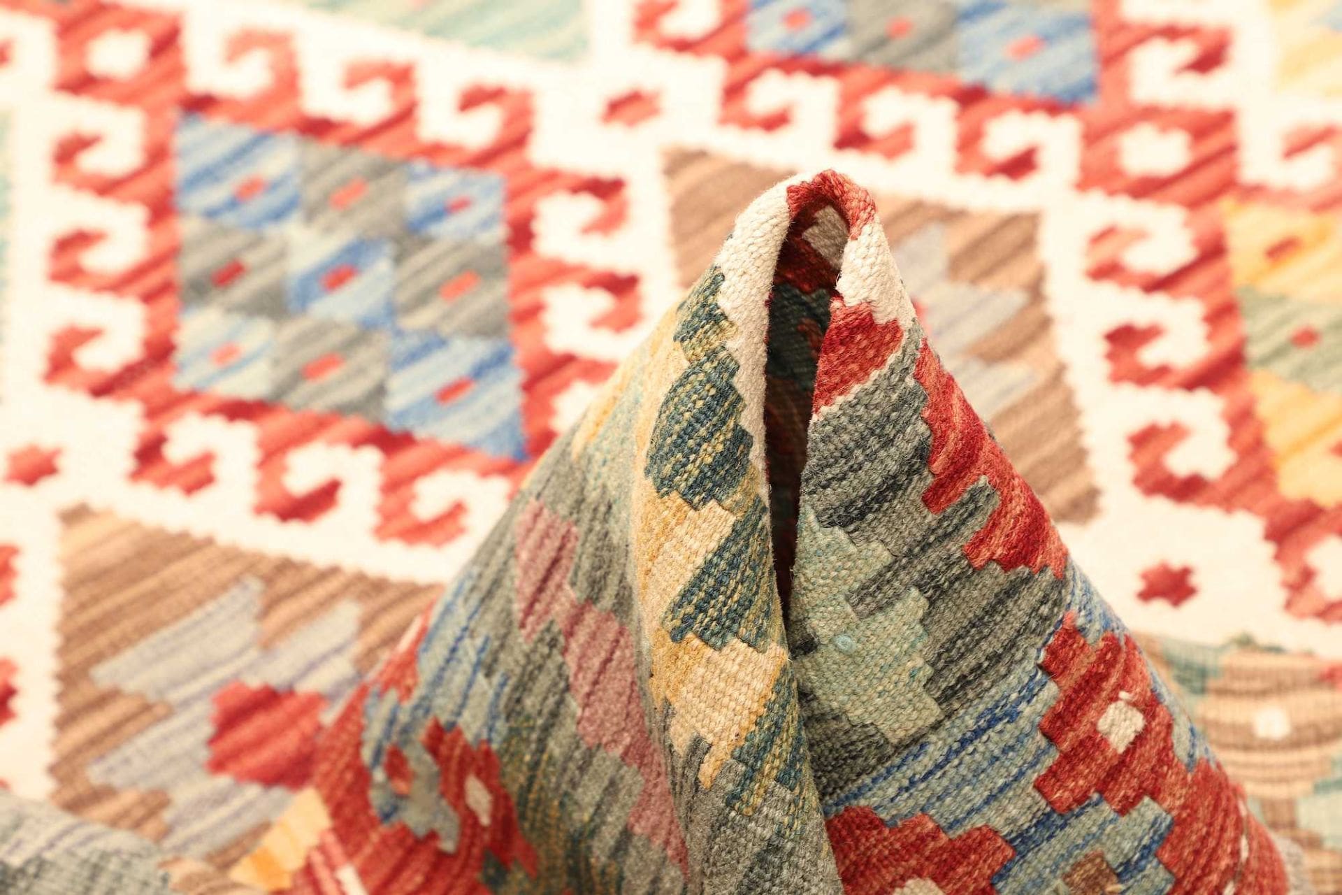 Hand-Woven Wool Kilim Pakistani Rug, 160 × 200 cm