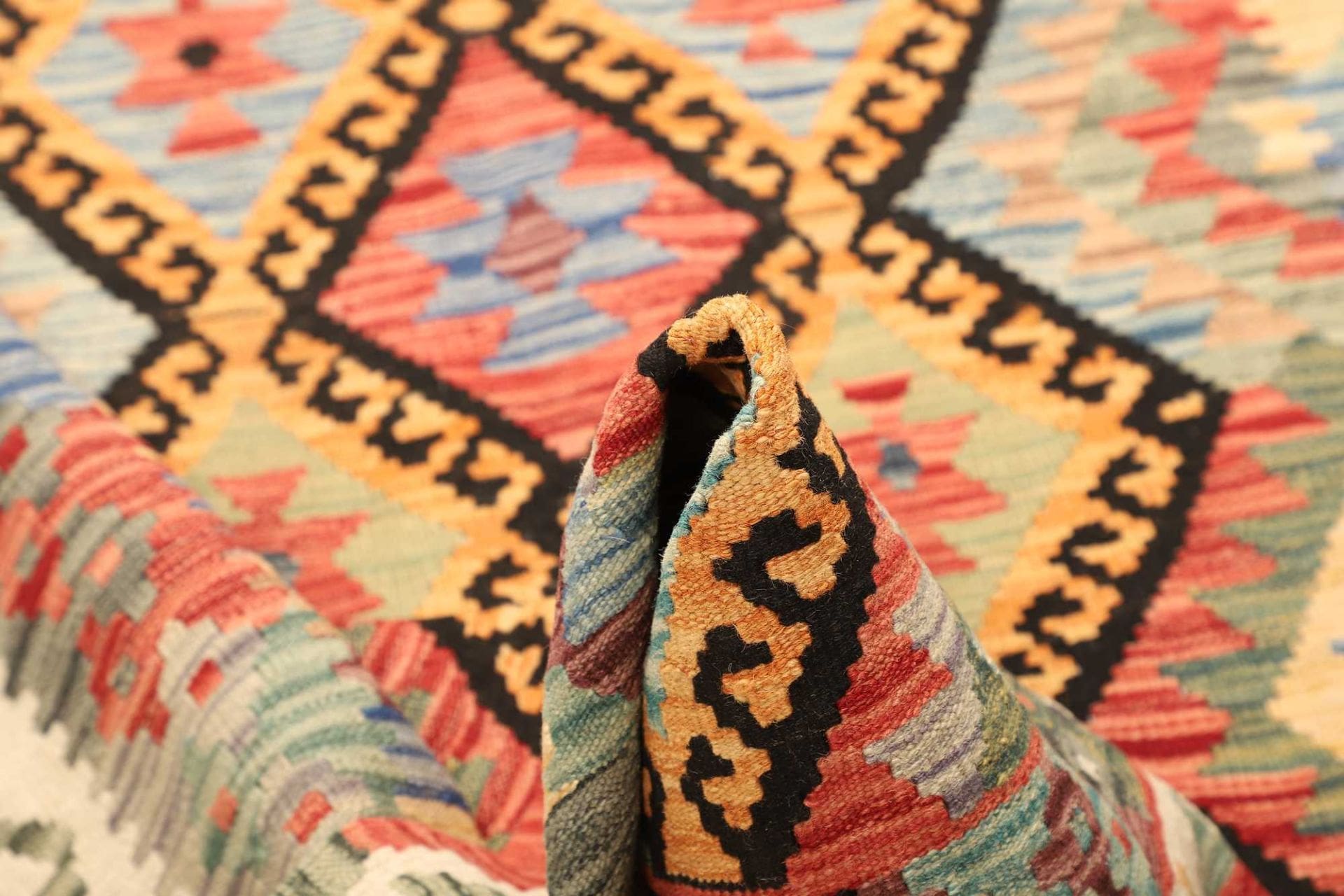 Hand-Woven Wool Kilim Pakistani Rug, 124 × 176 cm