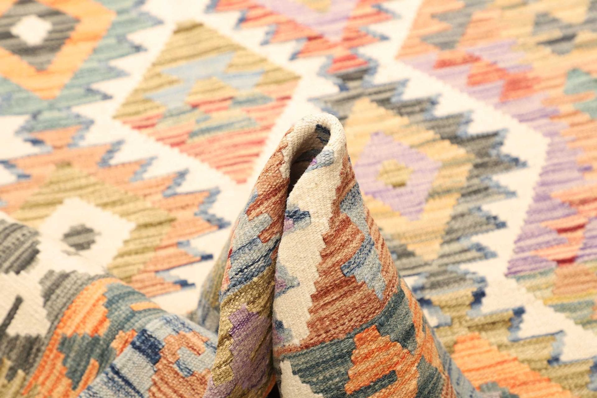 Kilim Pakistani Rug — hand-woven, 133 × 180 cm, Wool