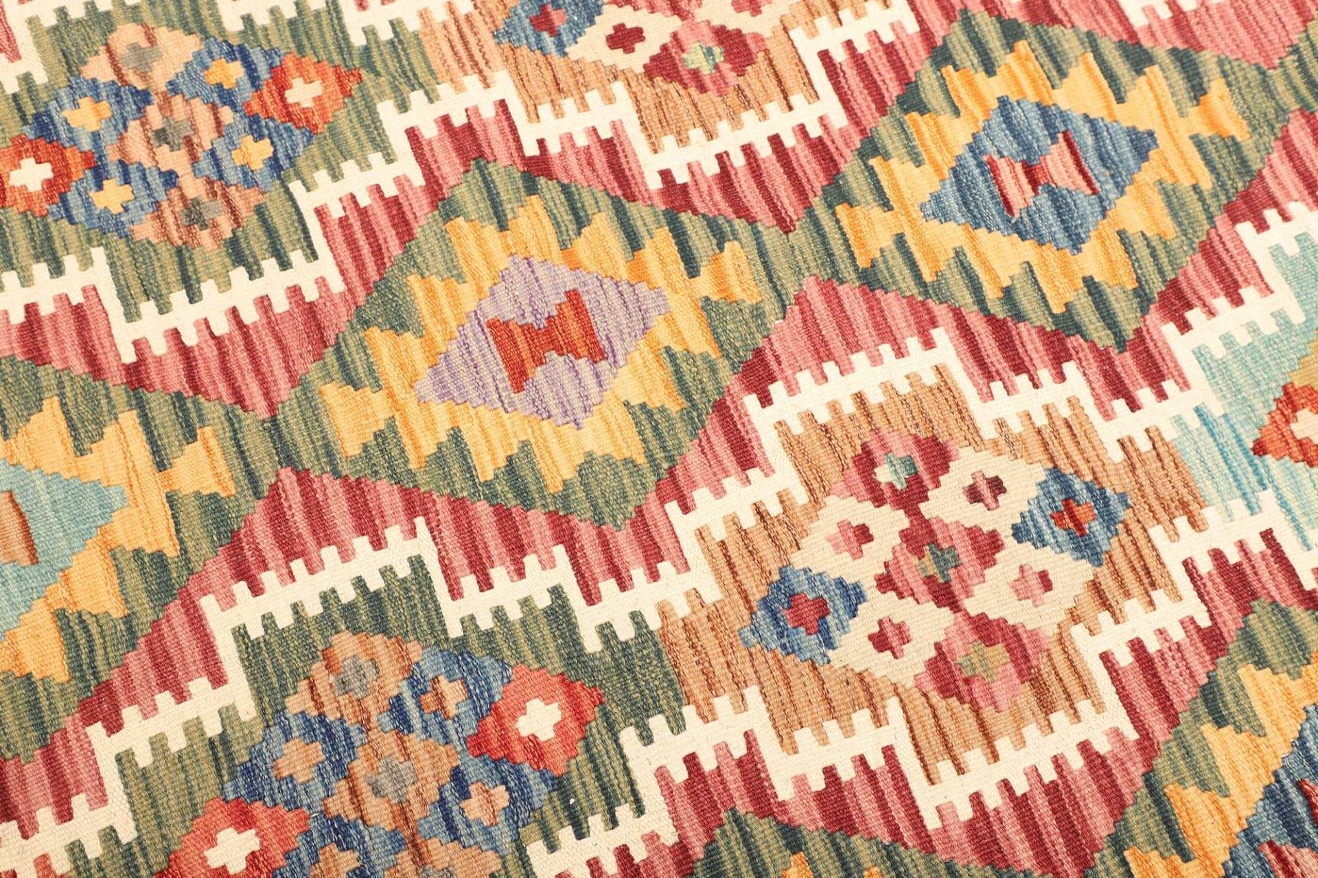 Hand-Woven Wool Kilim Pakistani Rug, 148 × 194 cm