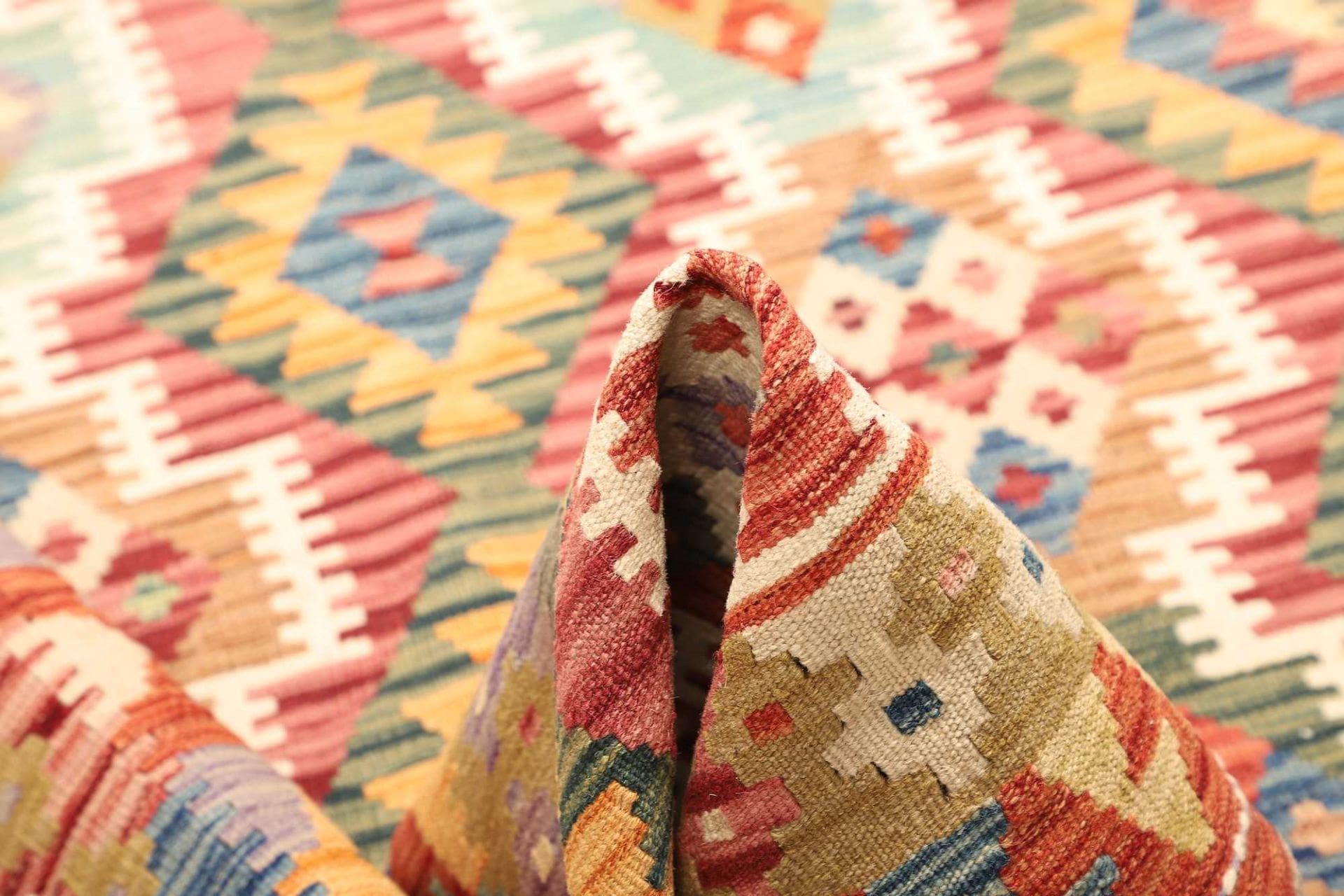 Hand-Woven Wool Kilim Pakistani Rug, 148 × 194 cm