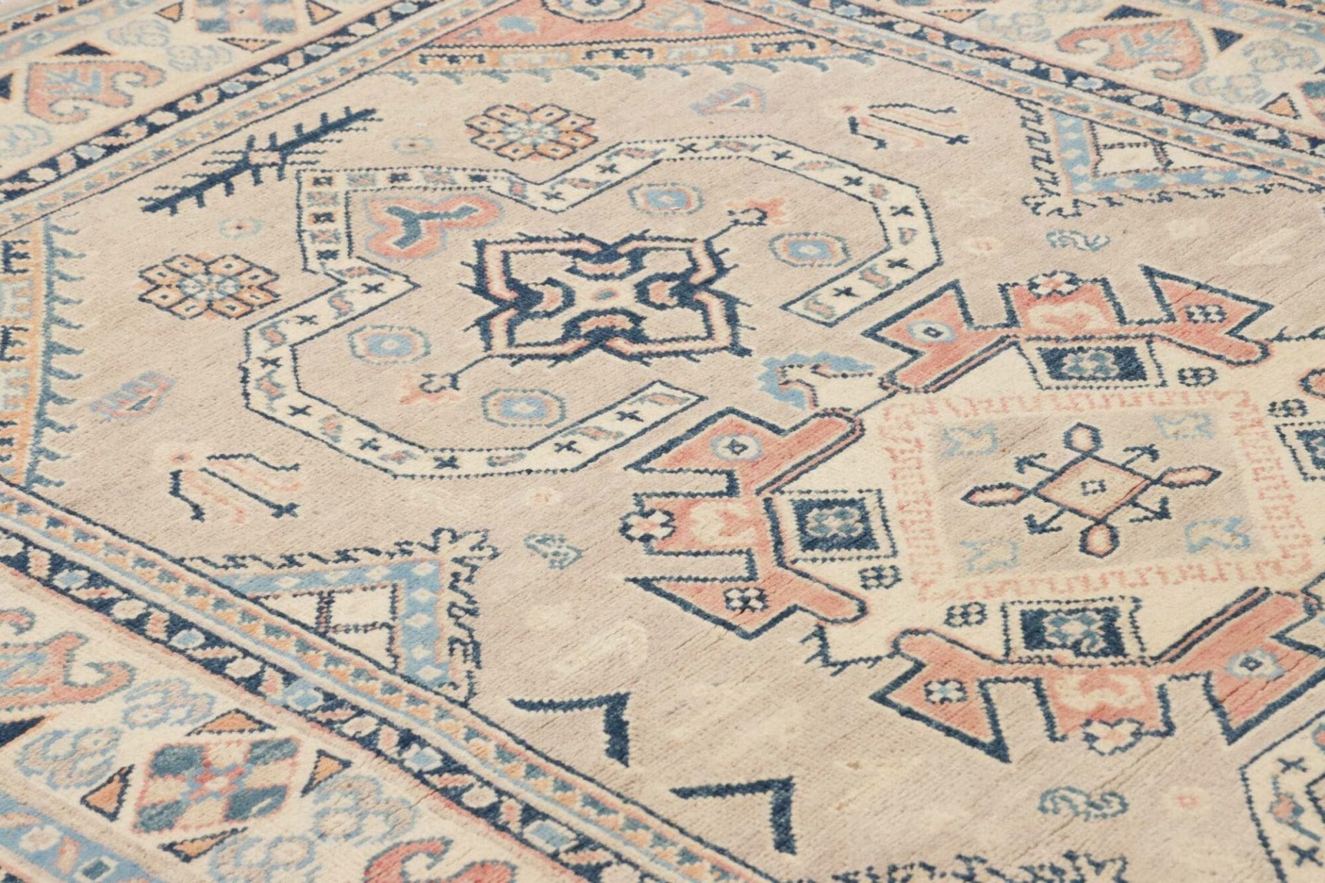 Kazak Pakistani Rug — hand-knotted, 125 × 189 cm, Wool